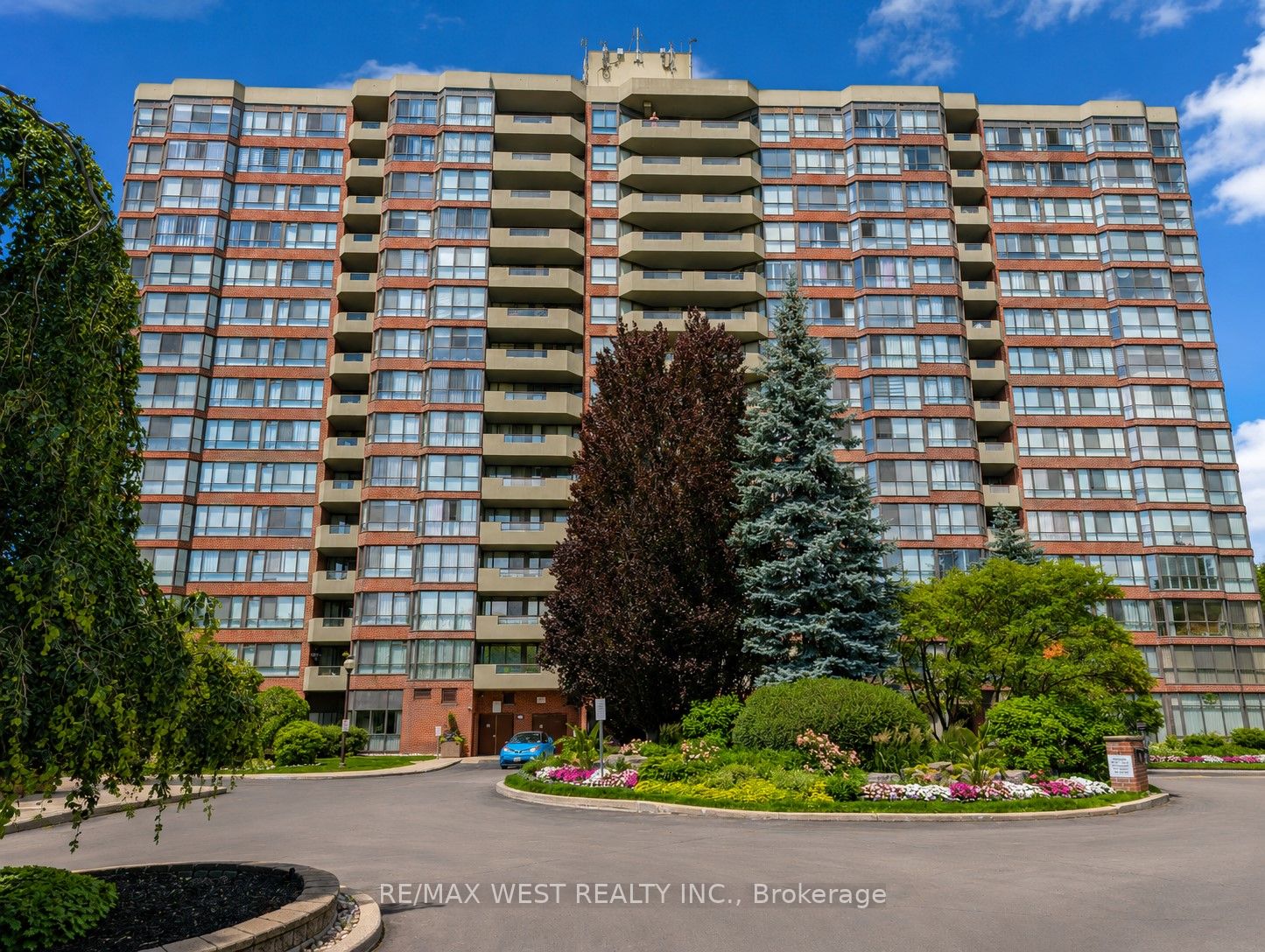 100 Observatory Lane SE 502, Richmond Hill, ON L4C 1T4