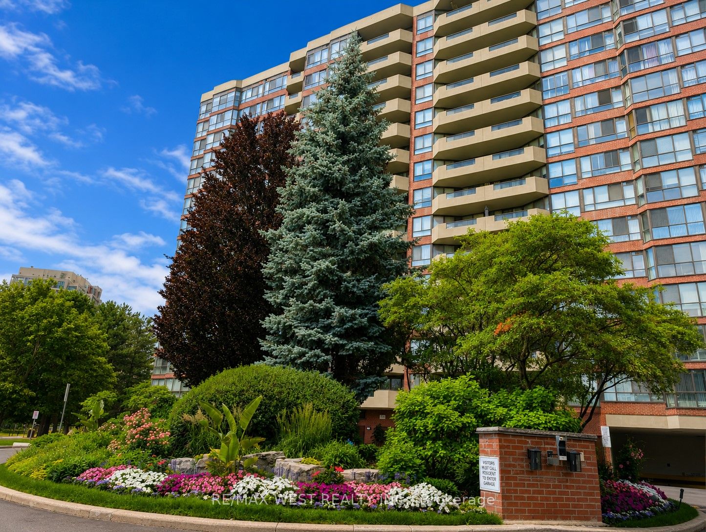 100 Observatory Lane SE 502, Richmond Hill, ON L4C 1T4 photo 2