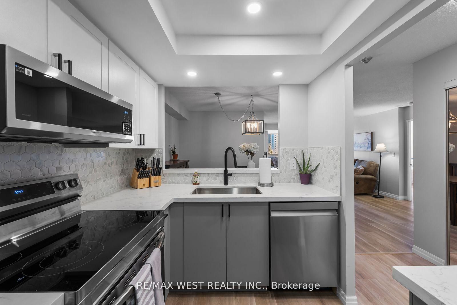 100 Observatory Lane SE 502, Richmond Hill, ON L4C 1T4 photo 4