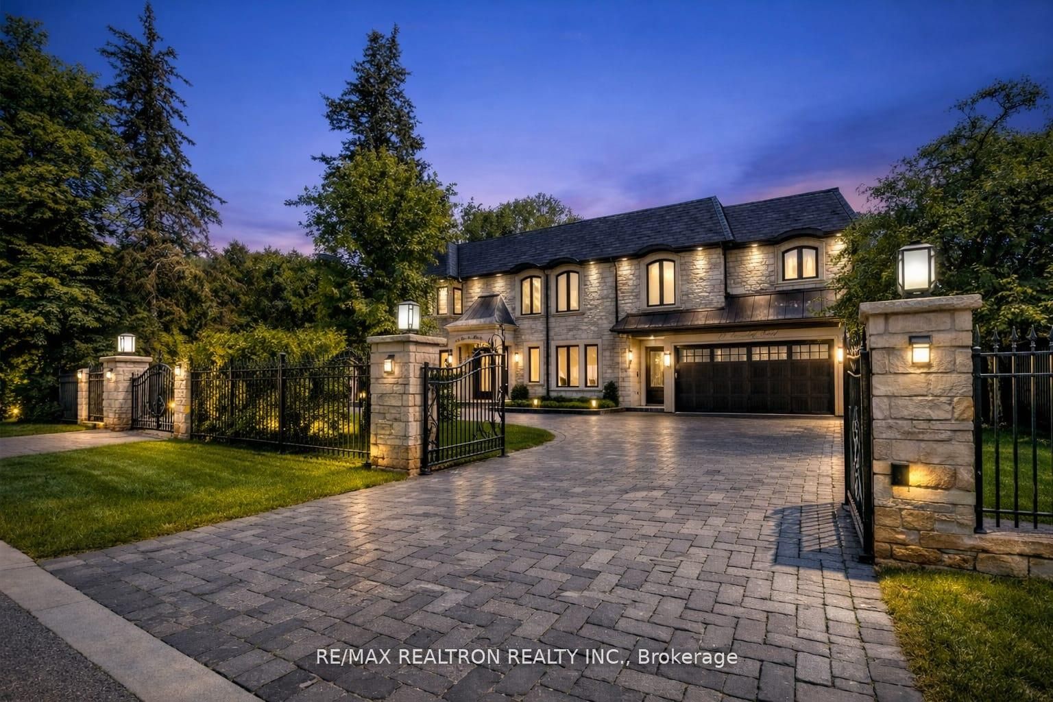 27 Laureleaf Road, Markham, ON L3T 2X4