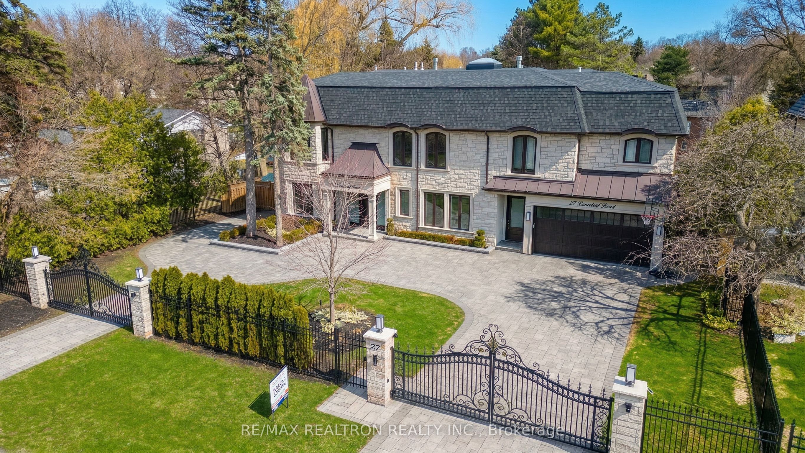 27 Laureleaf Road, Markham, ON L3T 2X4 photo 4
