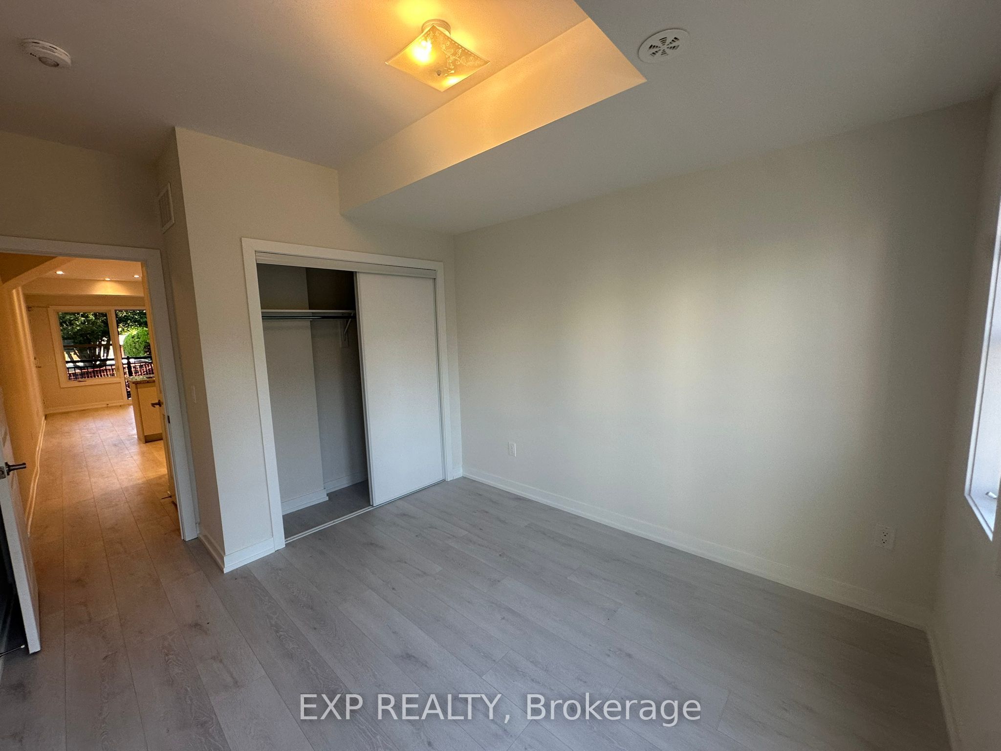 15100 Yonge Street 241, Aurora, ON L5G 4C8 photo 3