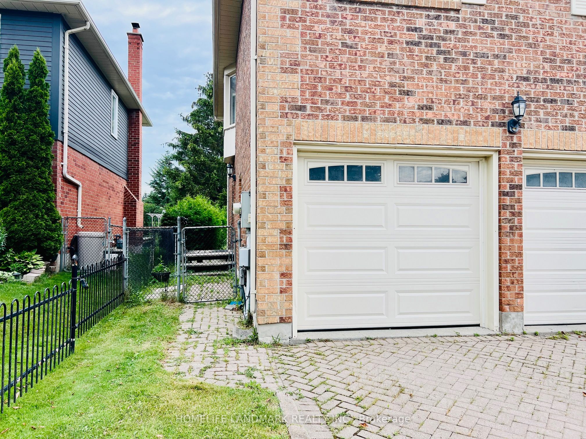 123 Crossland Gate, Newmarket, ON L3X 1A5 photo 2