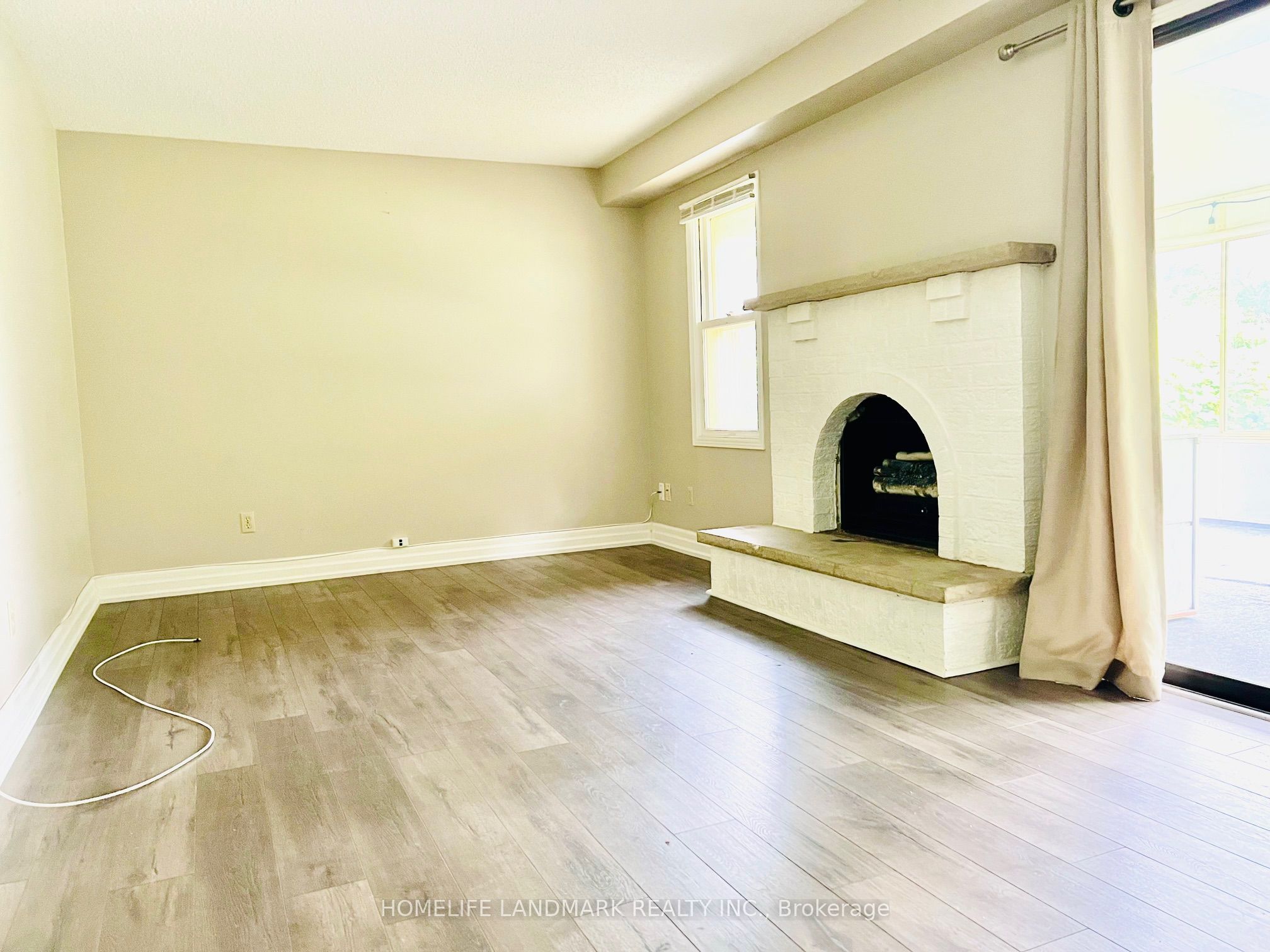 123 Crossland Gate, Newmarket, ON L3X 1A5 photo 4