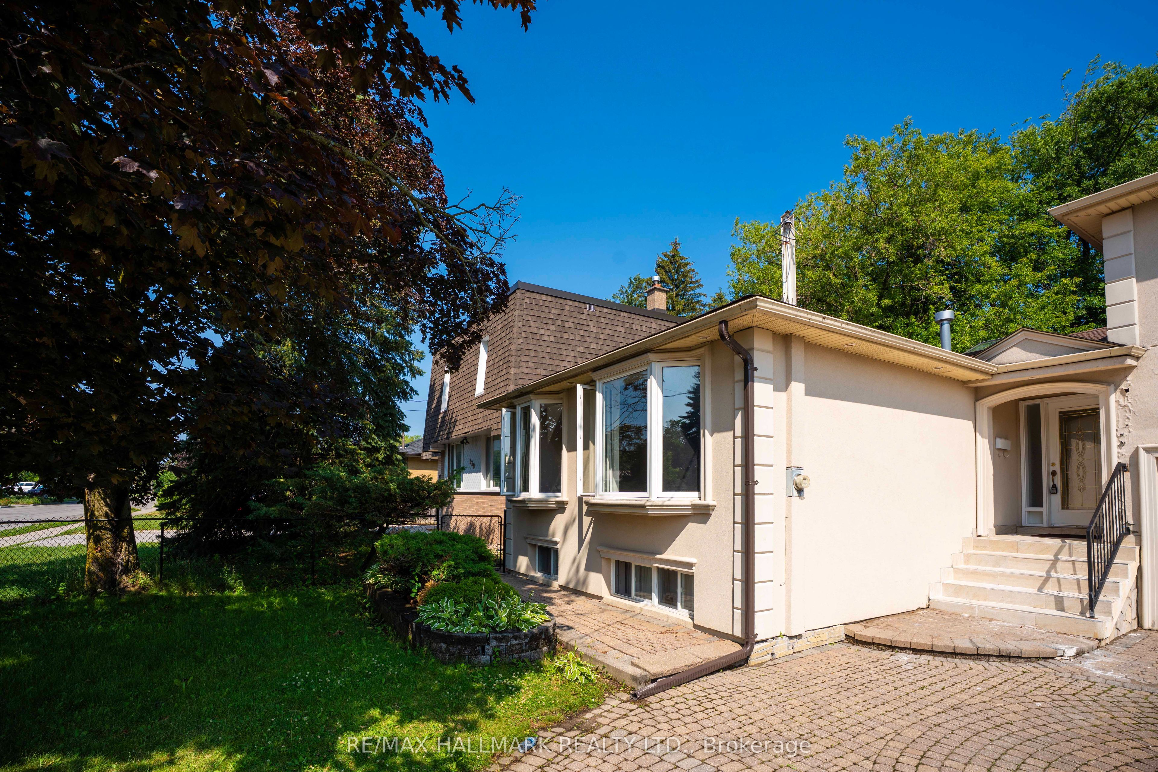 343 Elmwood Avenue Main, Richmond Hill, ON L4C 1L7 photo 4