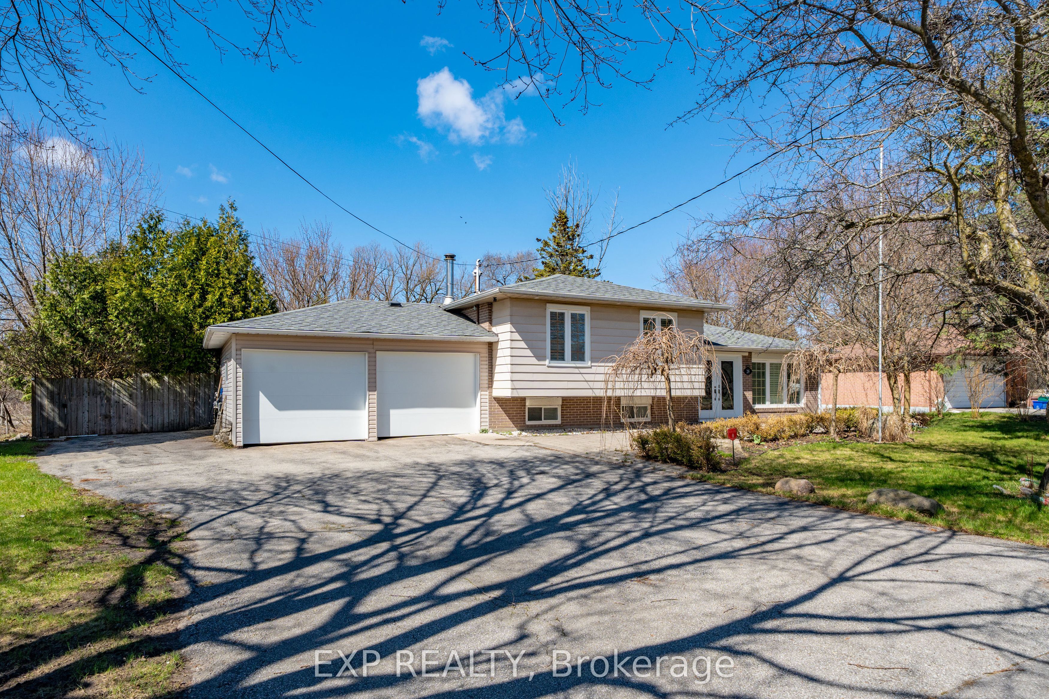 28 Lakeland Crescent, Richmond Hill, ON L4E 2Z8 photo 2