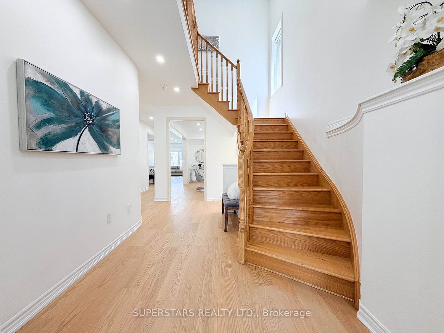 8 Kavanagh Avenue, East Gwillimbury, ON L9N 0P6 photo 3