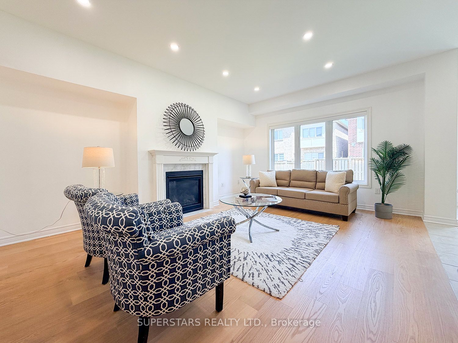 8 Kavanagh Avenue, East Gwillimbury, ON L9N 0P6 photo 4