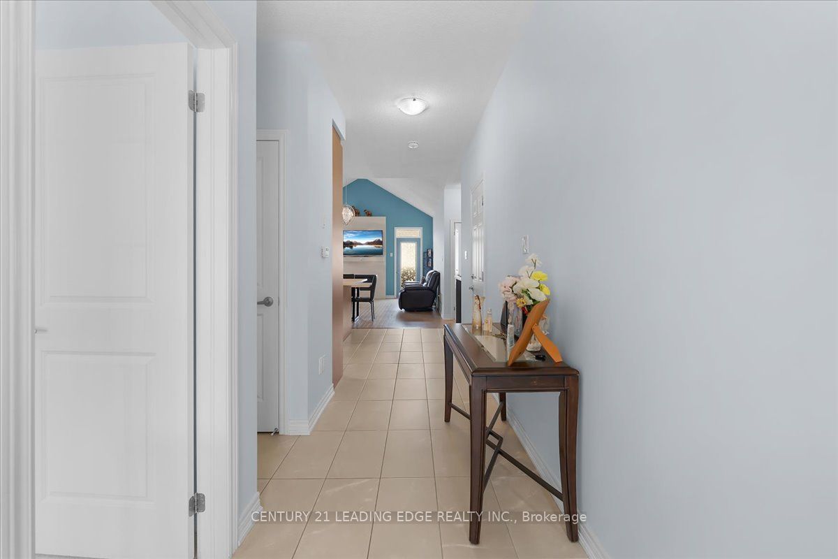 16 Faimira Avenue, Georgina, ON L4P 0S4 photo 3