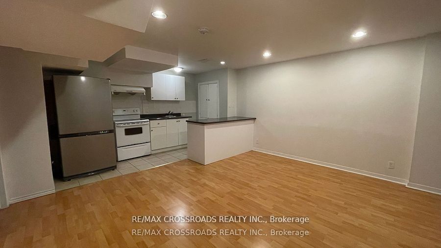 22 Walnut Grove Crescent, Richmond Hill, ON L4S 1Y9 photo 2