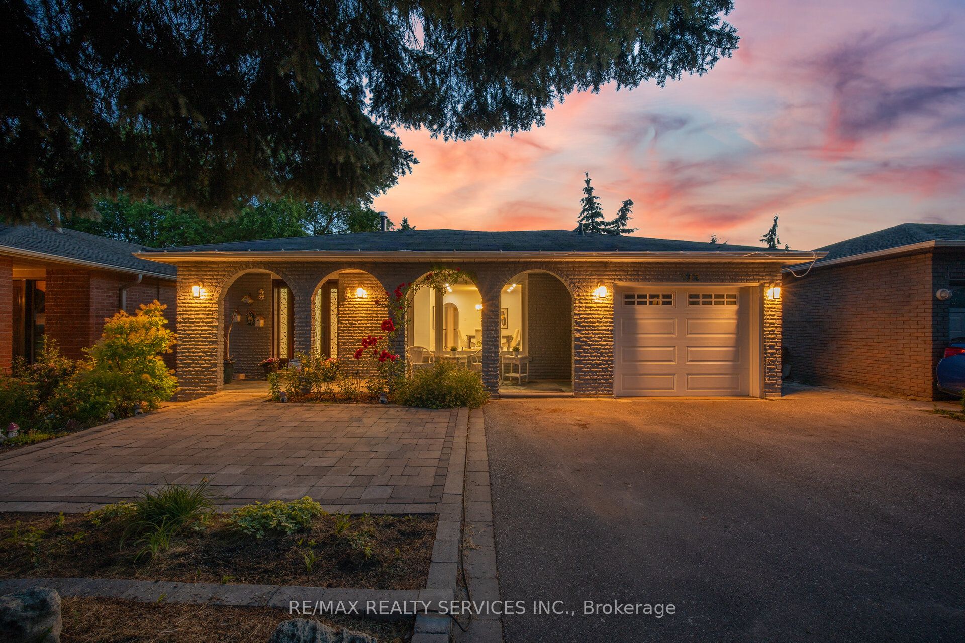 133 Romfield Circuit, Markham, ON L3T 3H7