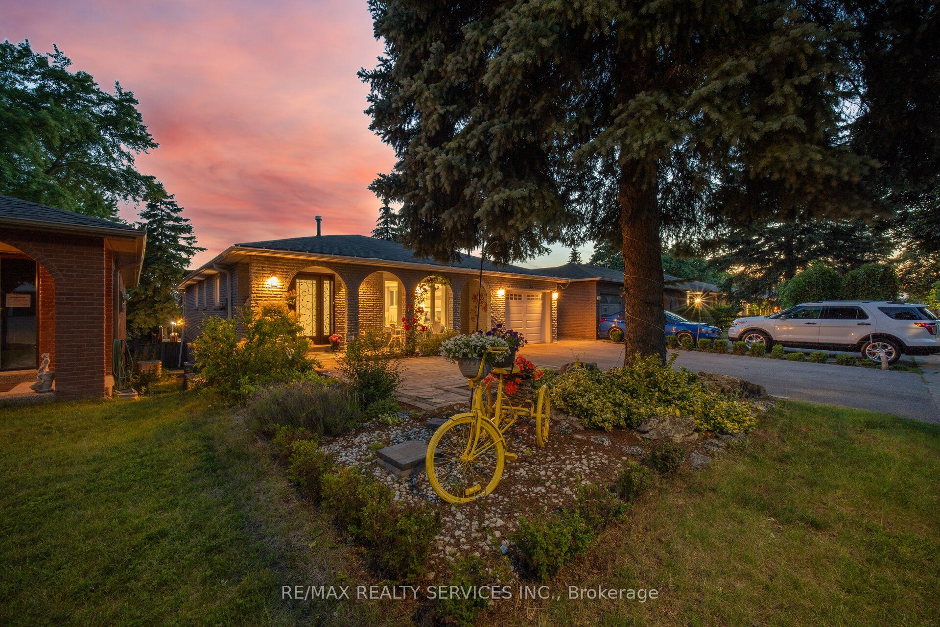 133 Romfield Circuit, Markham, ON L3T 3H7 photo 2