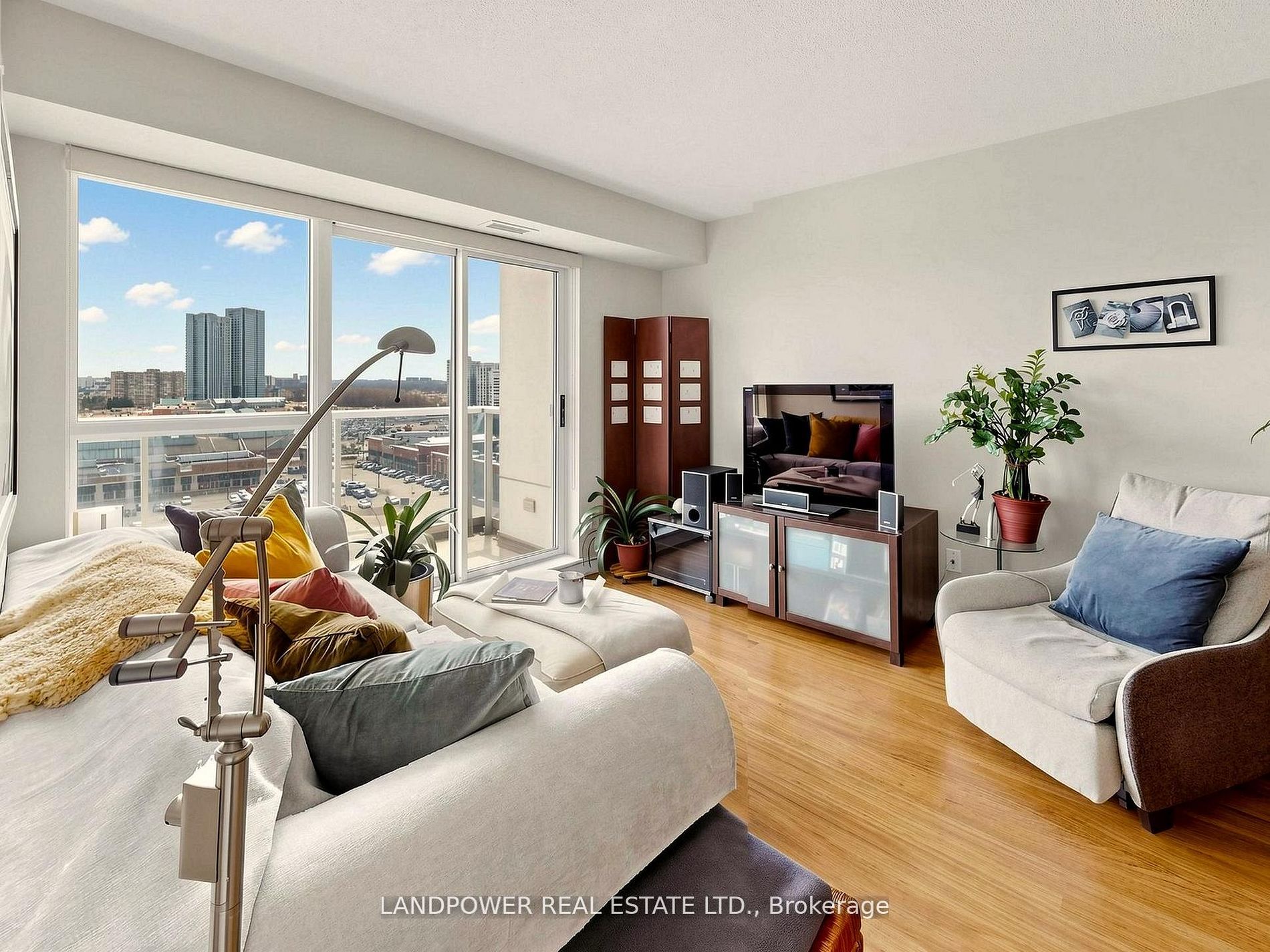 15 North Park Road 1116, Vaughan, ON L4J 0A1 photo 2