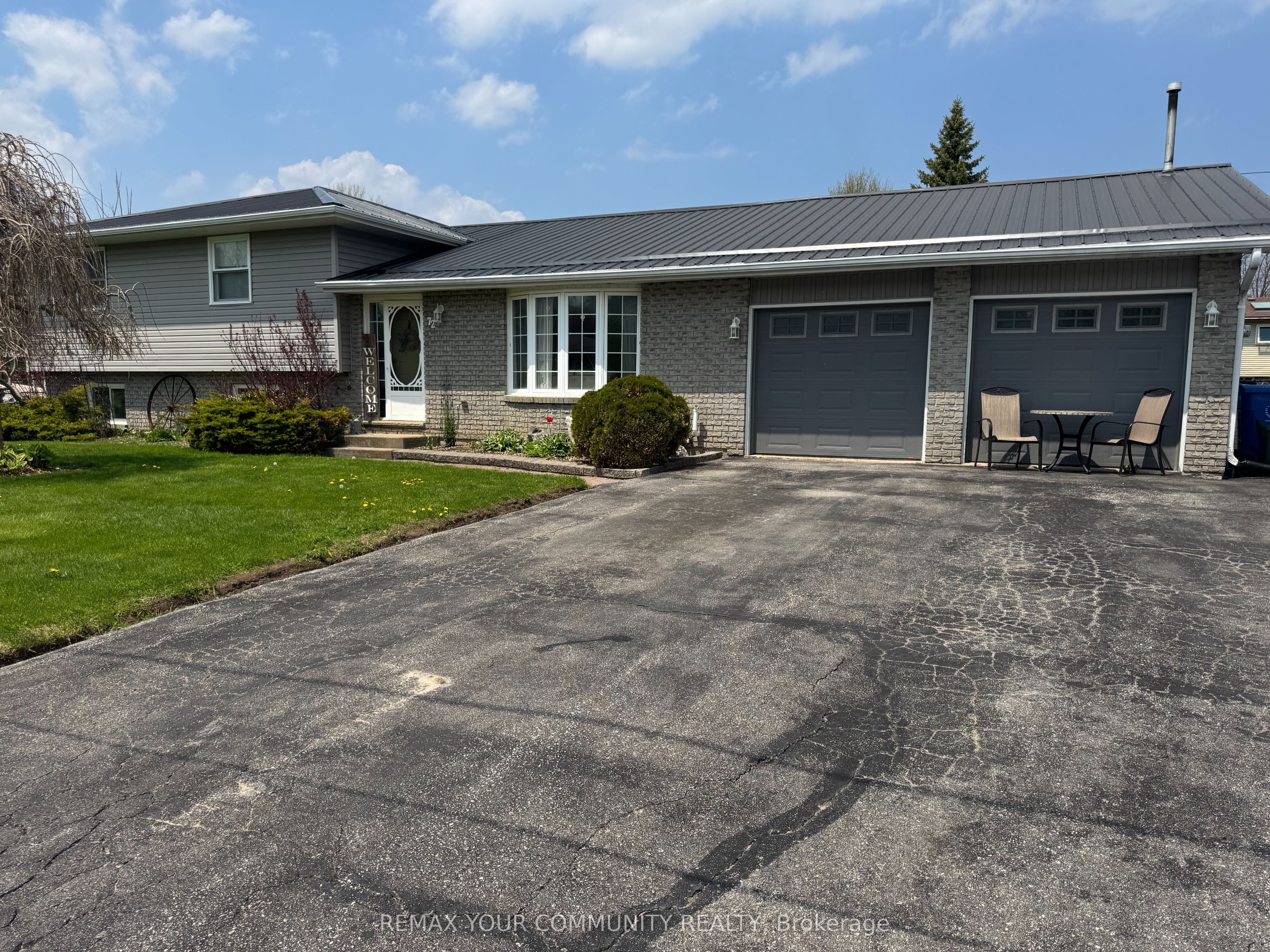 72 Douglas Street, Georgina, ON L0E 2R0 photo 2