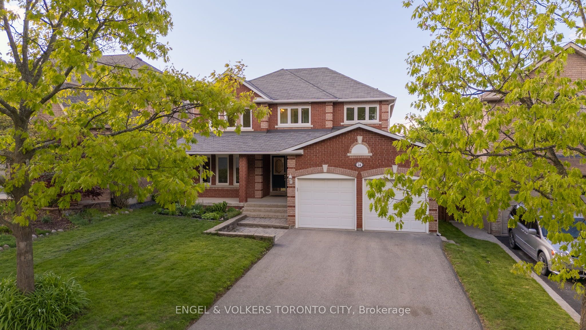 24 Timber Valley Avenue, Richmond Hill, ON L4E 3S6 photo 2