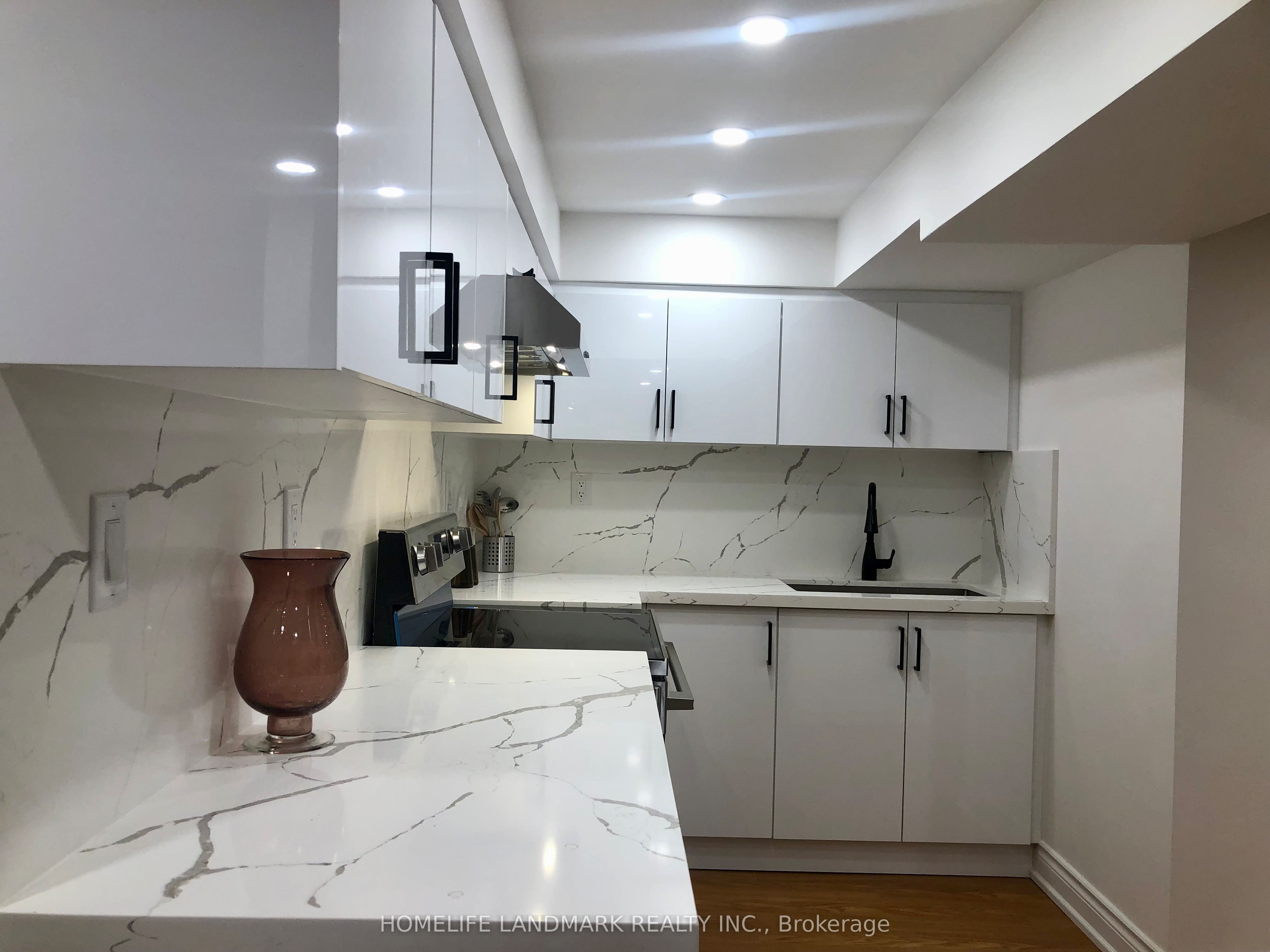 95 Dewpoint Road, Vaughan, ON L4J 9E1 photo 2