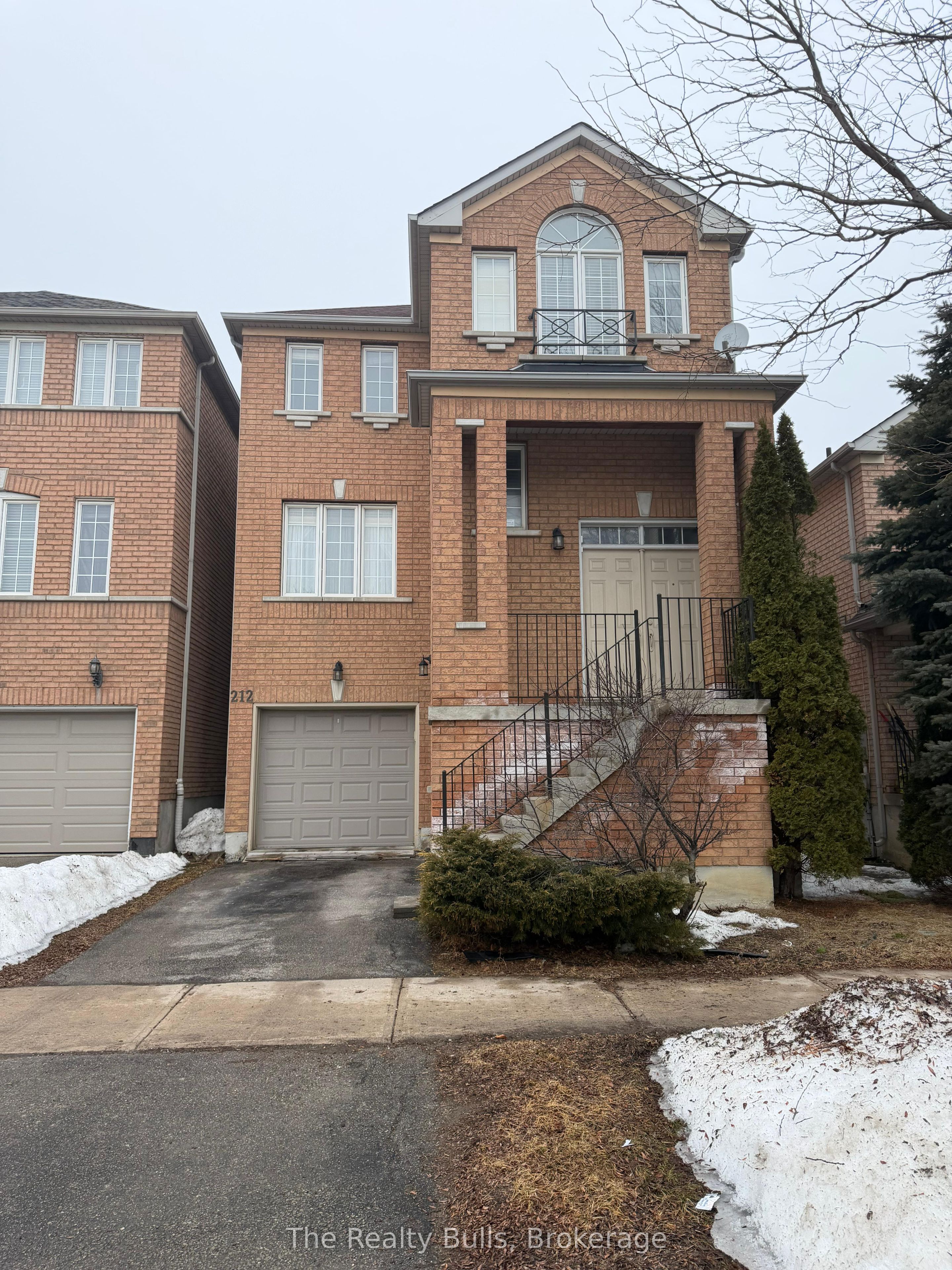 212 Yellowood Circle, Vaughan, ON L4J 8M4