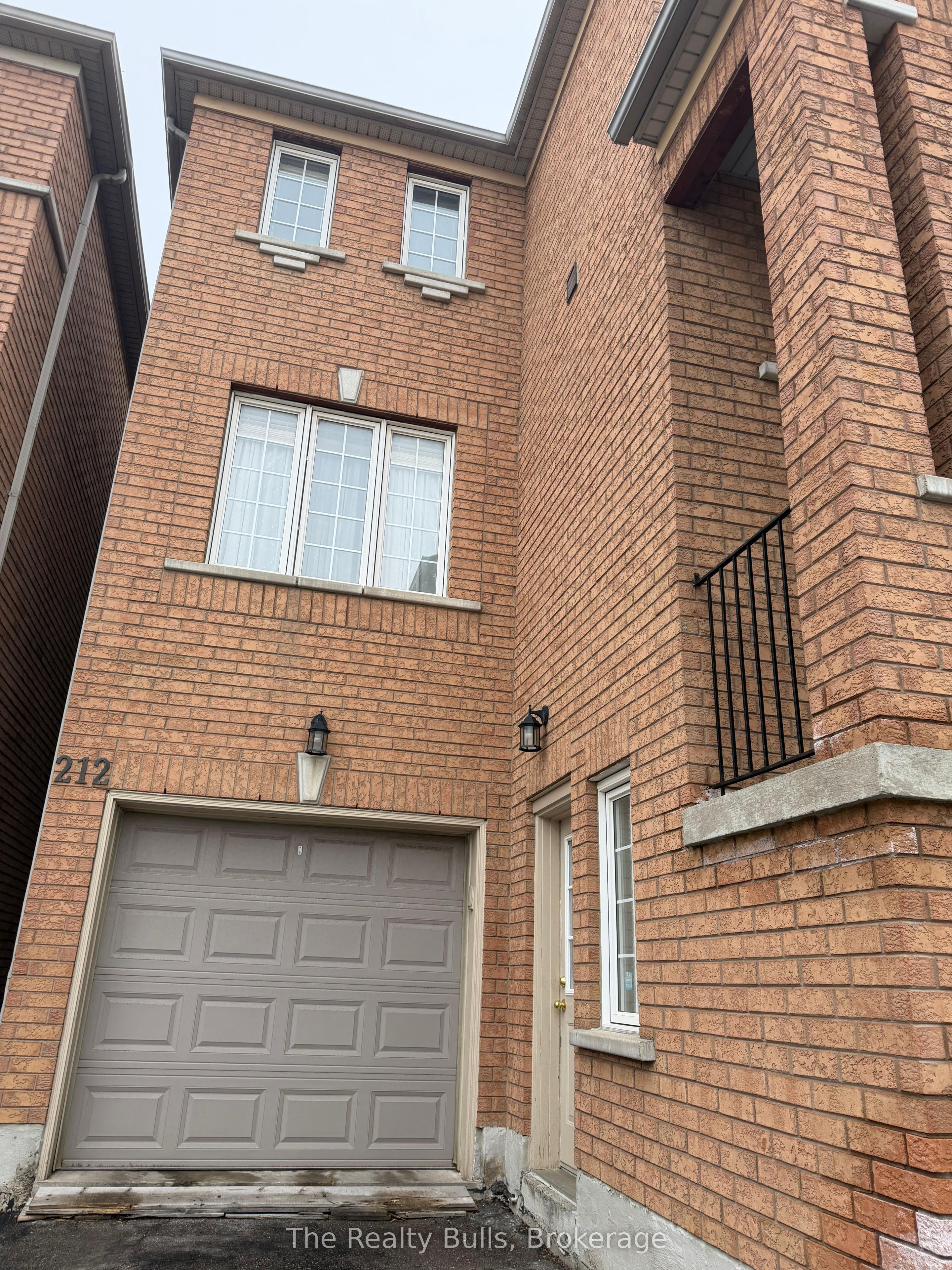 212 Yellowood Circle, Vaughan, ON L4J 8M4 photo 2