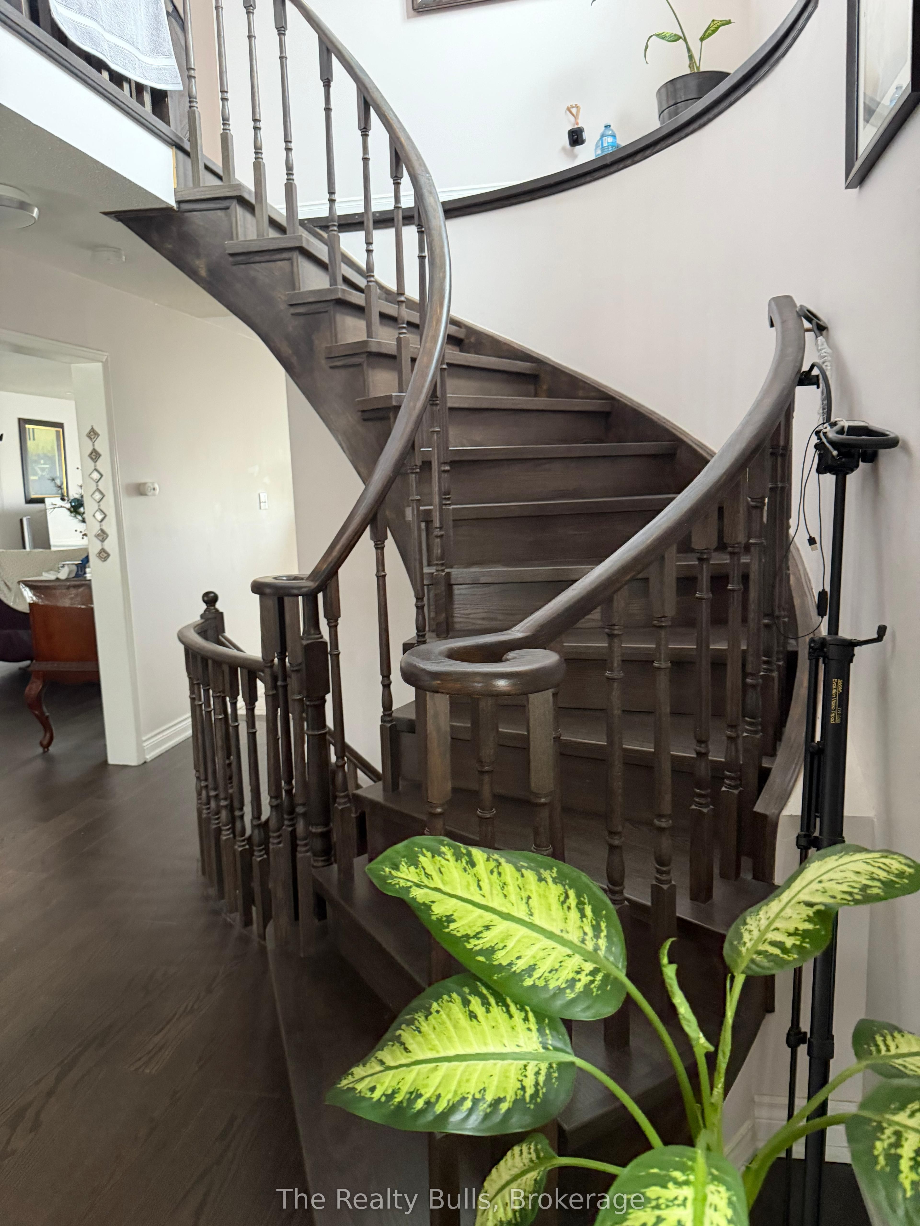 212 Yellowood Circle, Vaughan, ON L4J 8M4 photo 3