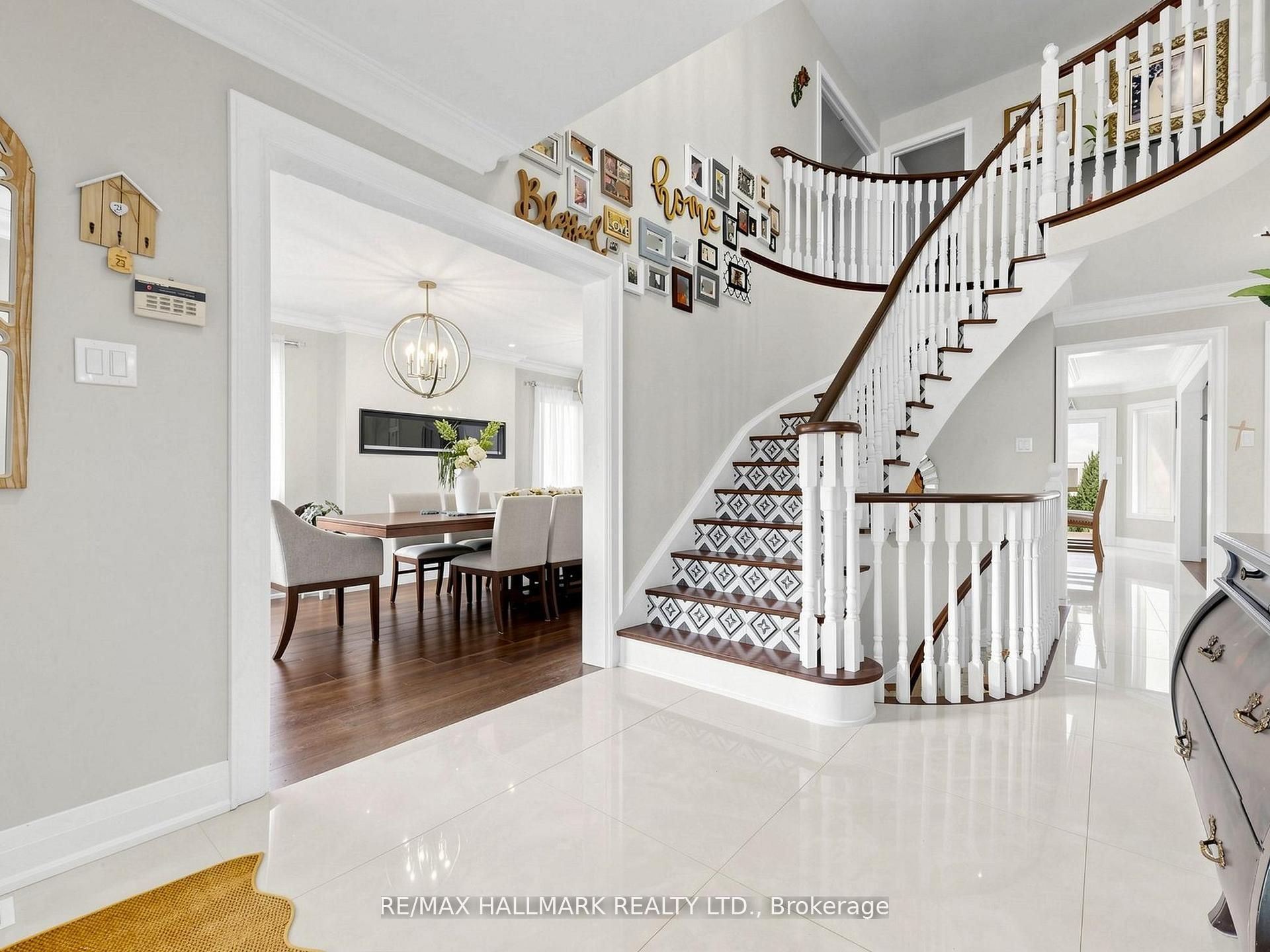 98 Arrowhead Drive, Vaughan, ON L4L 4A5 photo 4