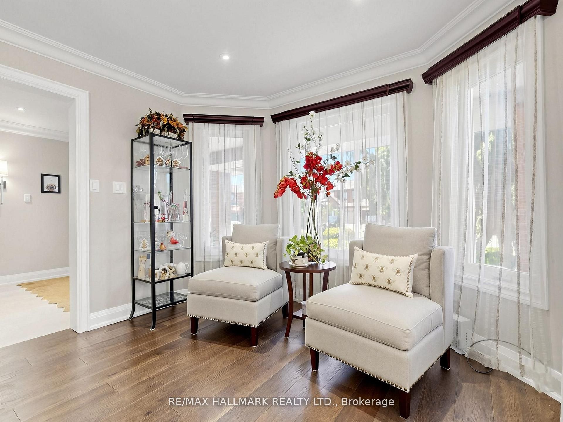 98 Arrowhead Drive, Vaughan, ON L4L 4A5 photo 5