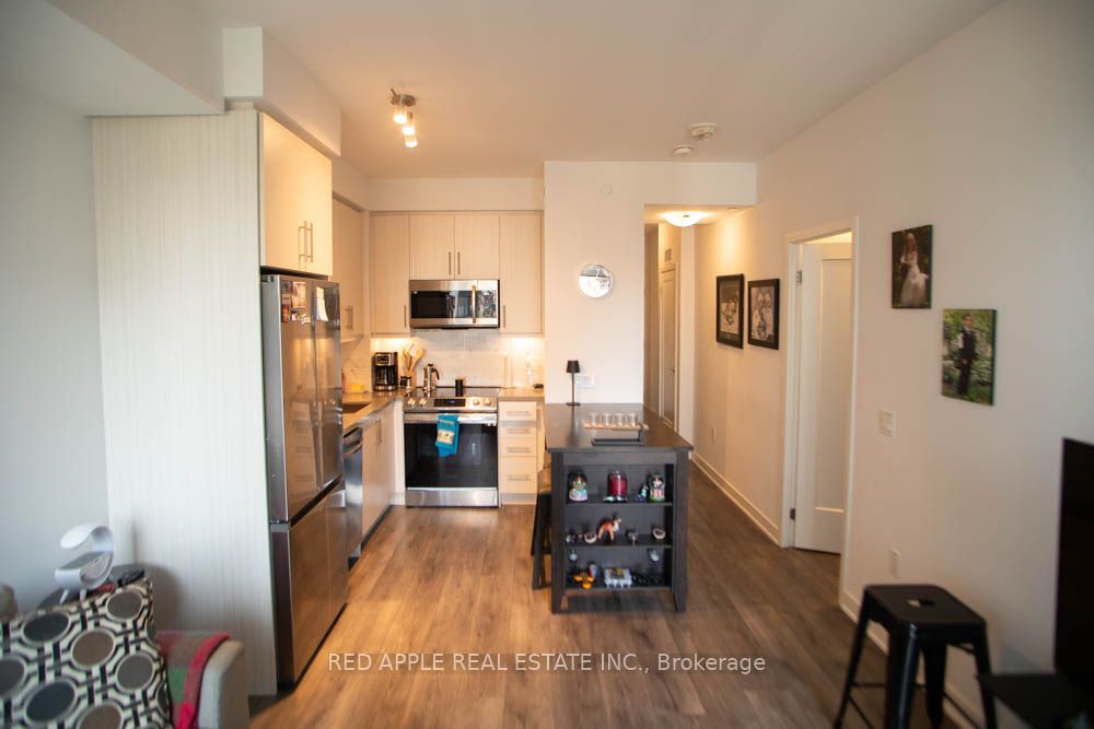 105 Oneida Crescent 1104, Richmond Hill, ON L4B 0B1 photo 5