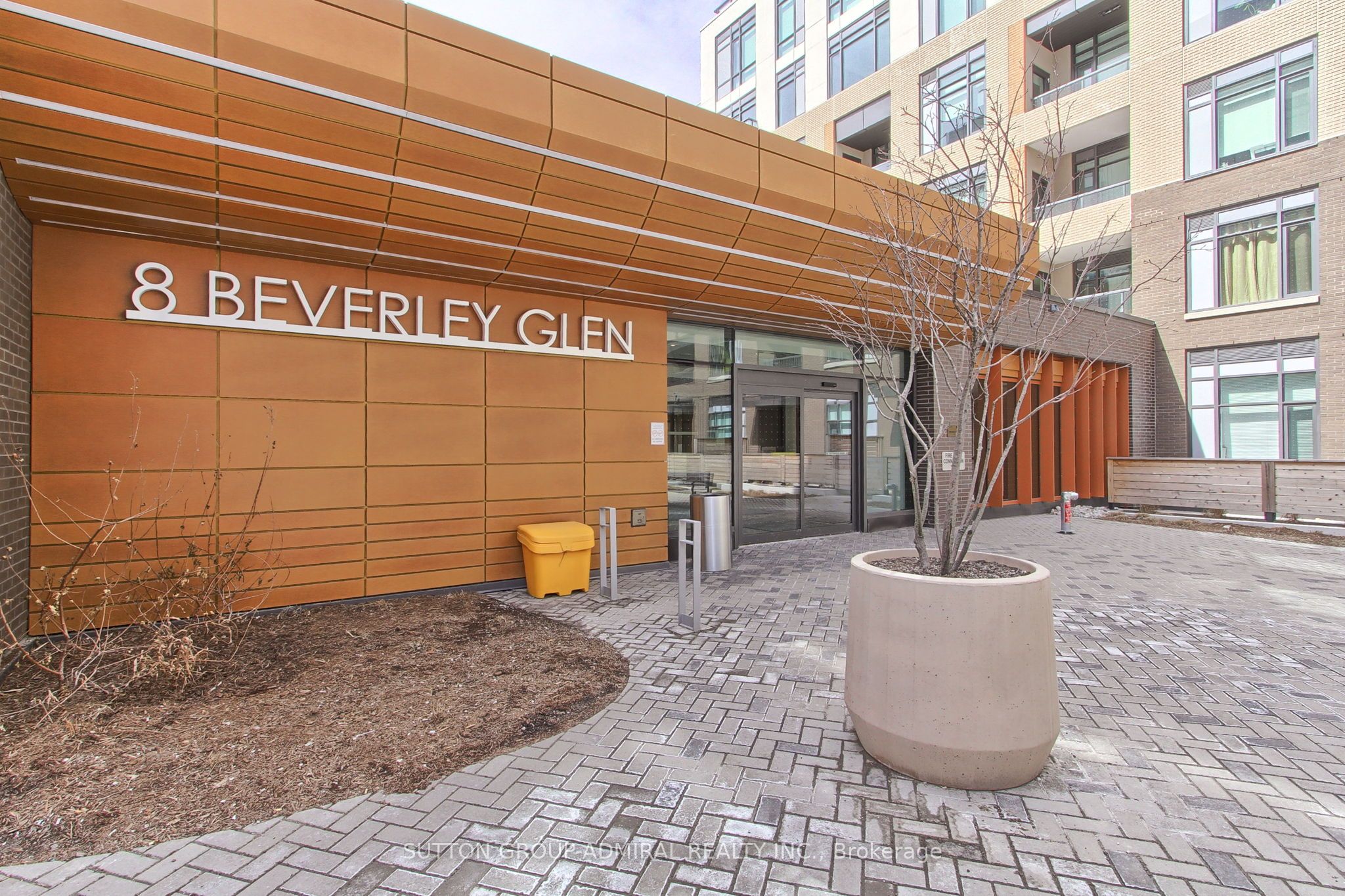 8 Beverley Glen 413, Vaughan, ON L4J 0L5 photo 2