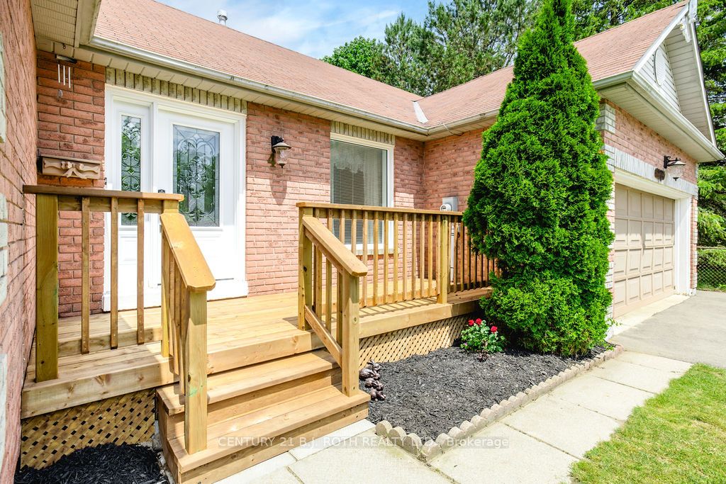 4 MICHAEL Street, Essa, ON L0M 1B2 photo 2