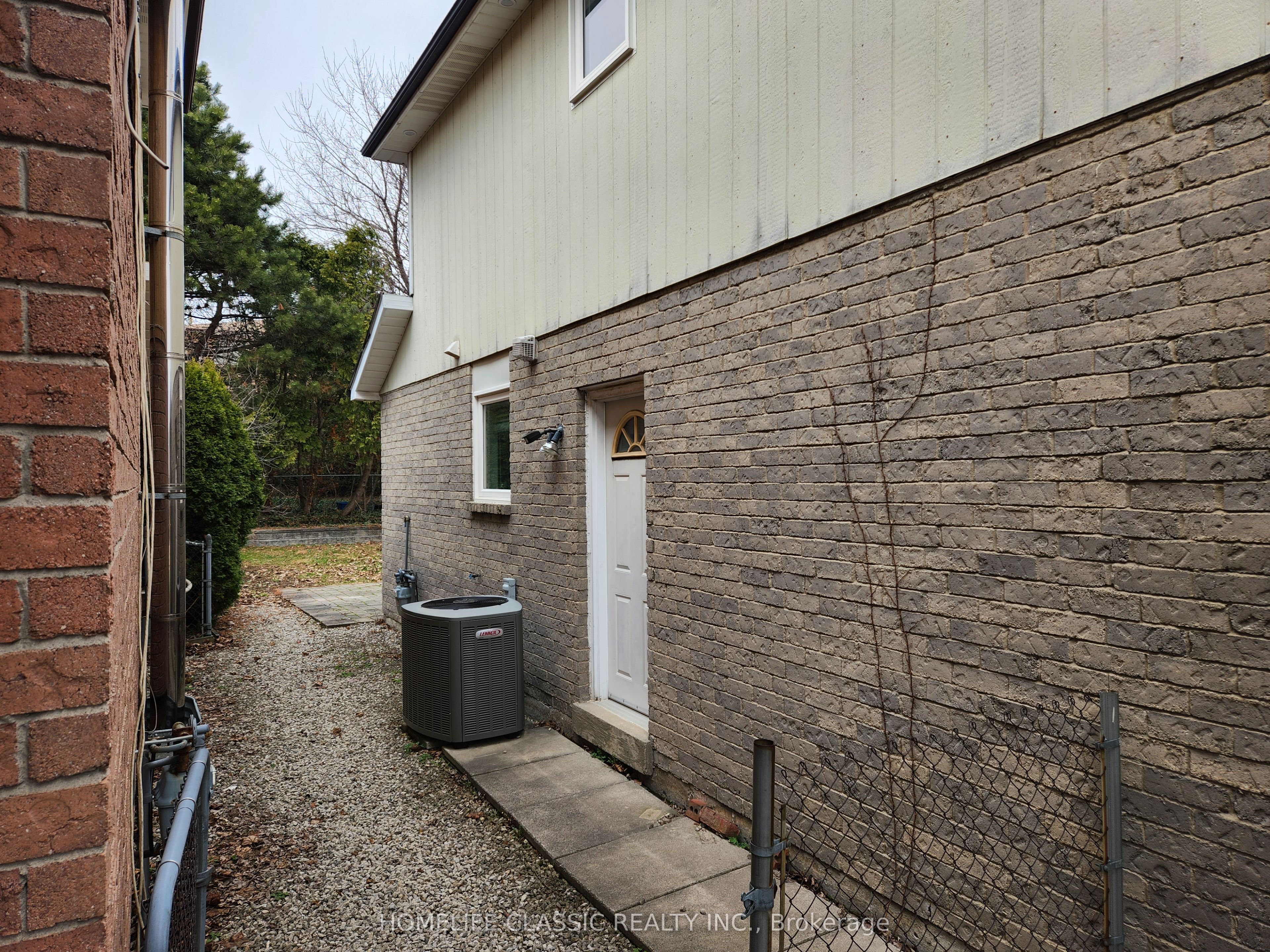 56 Gray Crescent Basement, Richmond Hill, ON L4C 5V5 photo 4