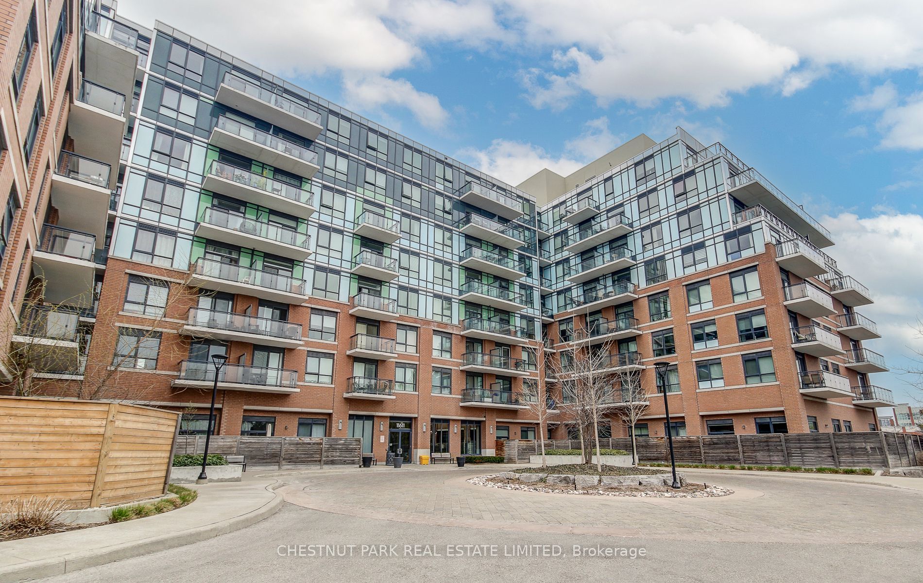 11611 Yonge Street 109, Richmond Hill, ON L4E 1G2 photo 2