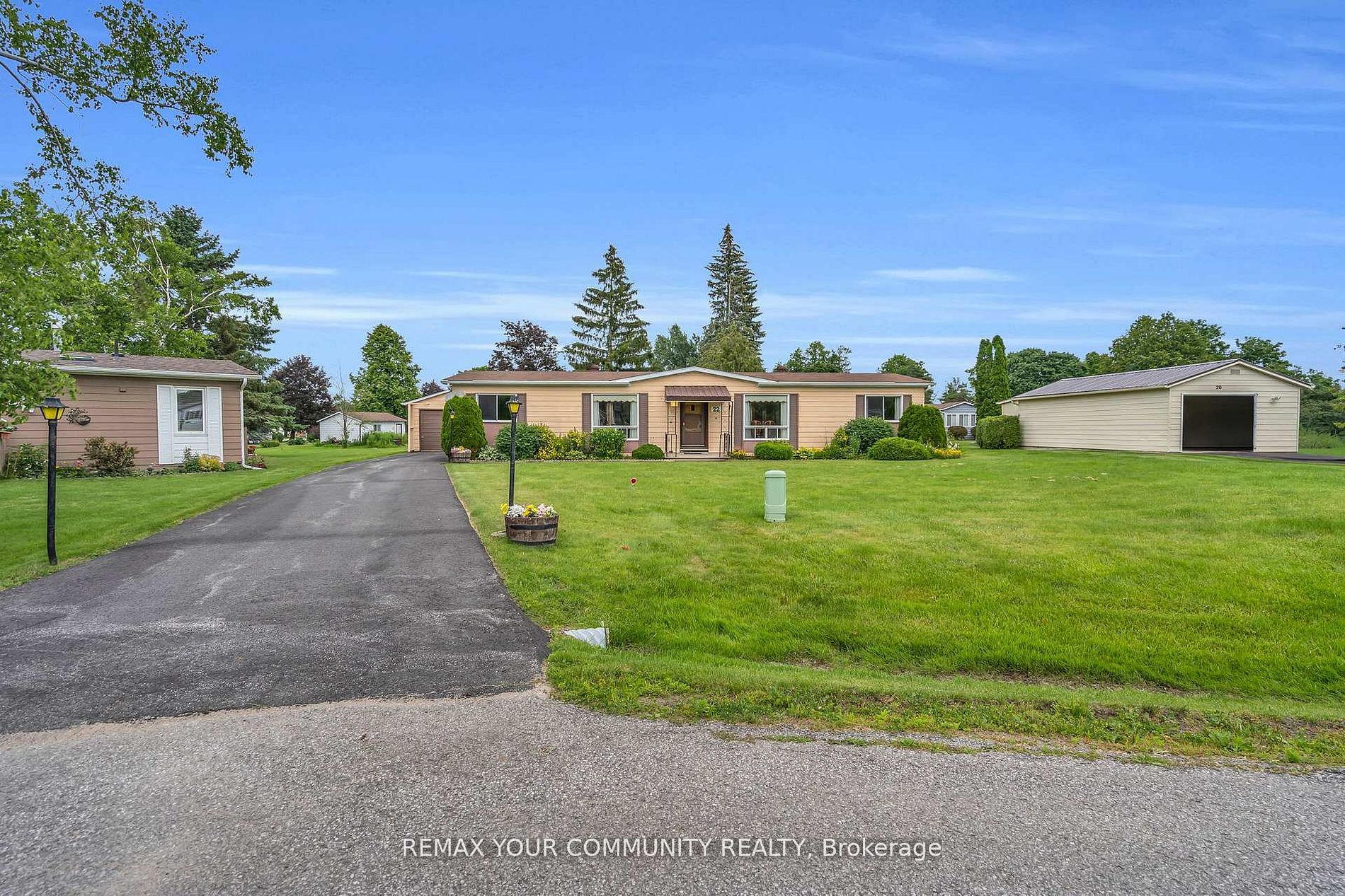 22 Emery Court, Georgina, ON L0E 1R0 photo 2