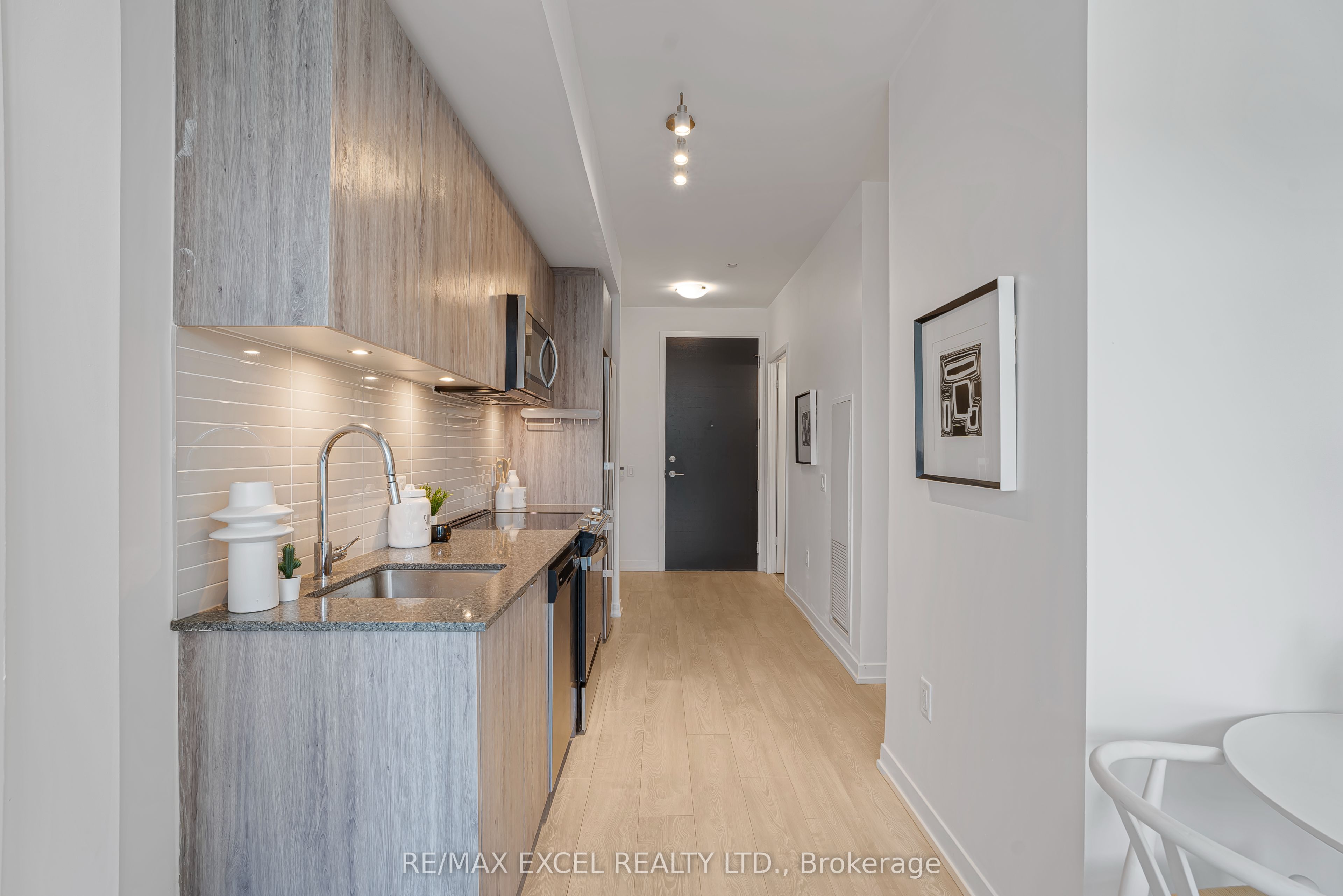 8868 Yonge Street 1801, Richmond Hill, ON L4C 1Z8 photo 5