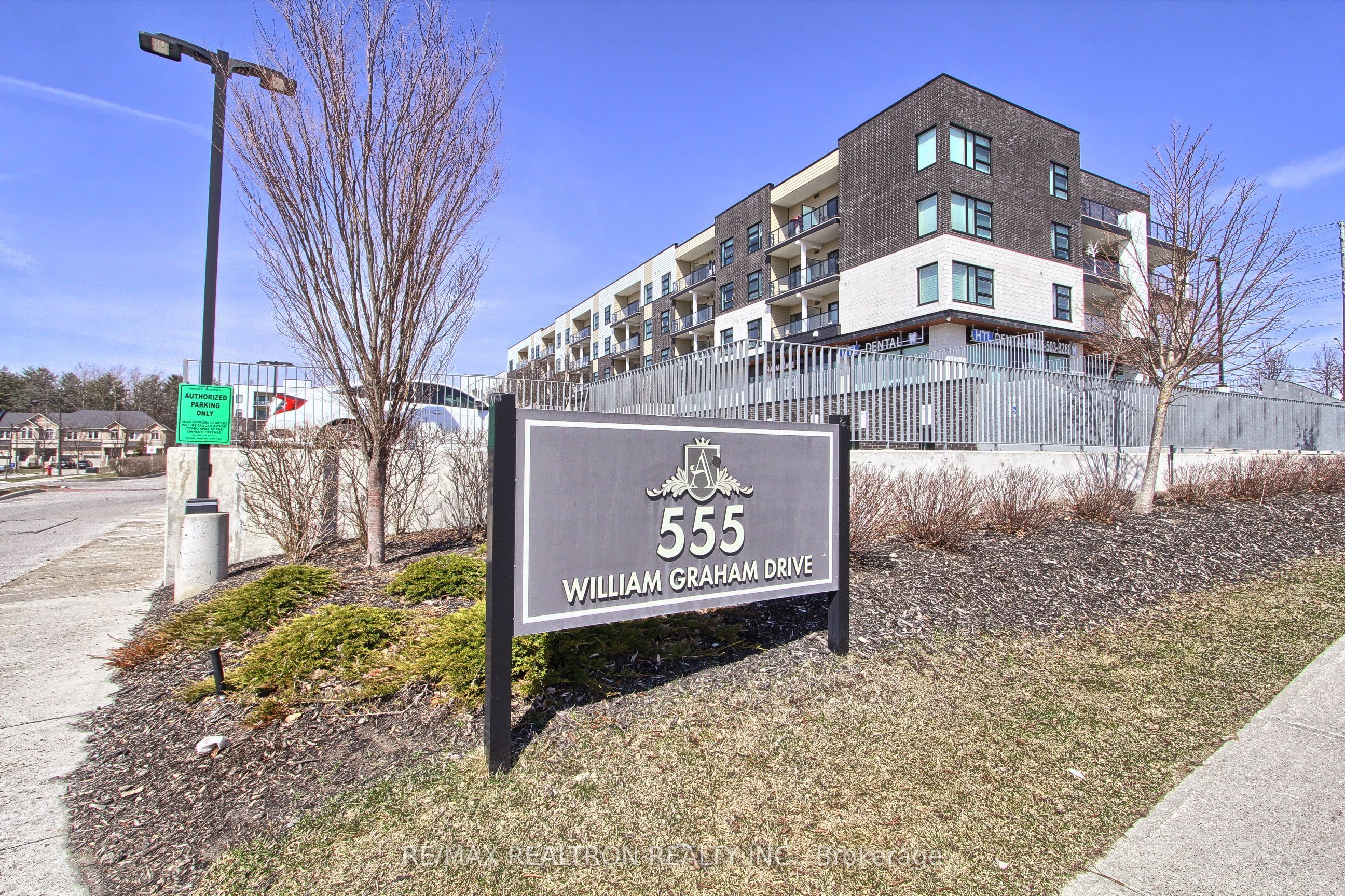 555 William Graham Dr Drive 242, Aurora, ON L4G 7C4 photo 2