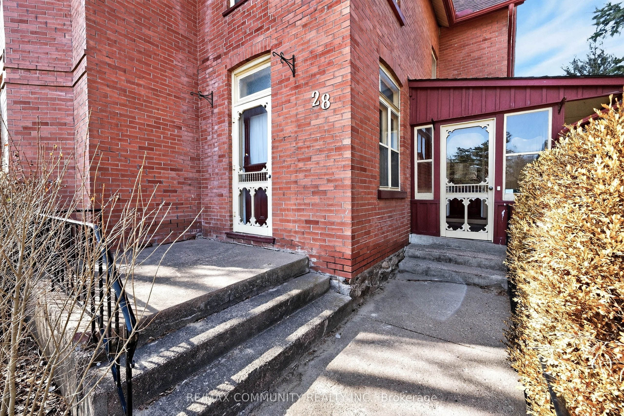28 Queen Street, Innisfil, ON L0L 1L0 photo 2