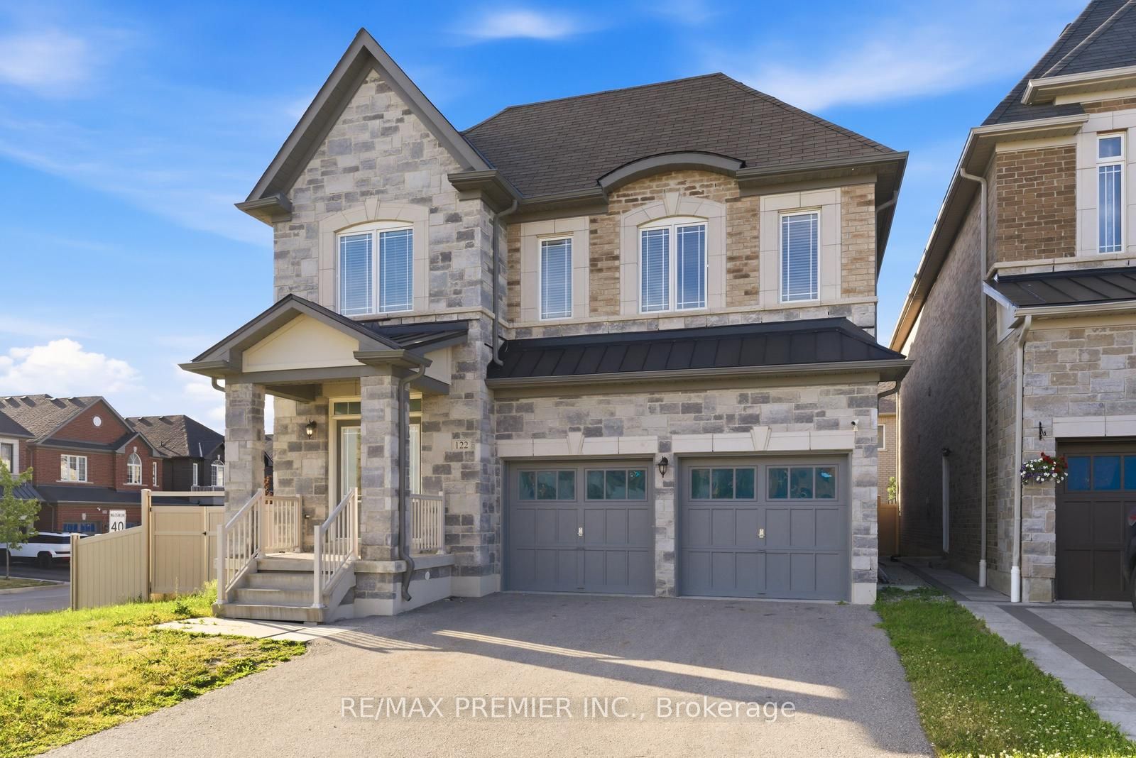 122 Mckenzie Way, Bradford West Gwillimbury, ON L3Z 4J4 photo 2