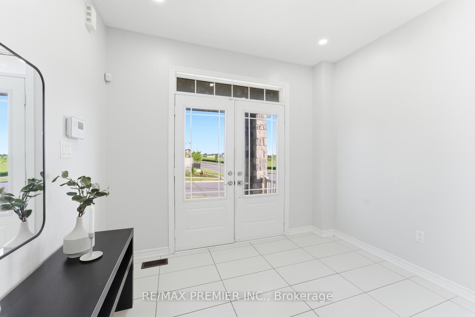 122 Mckenzie Way, Bradford West Gwillimbury, ON L3Z 4J4 photo 4