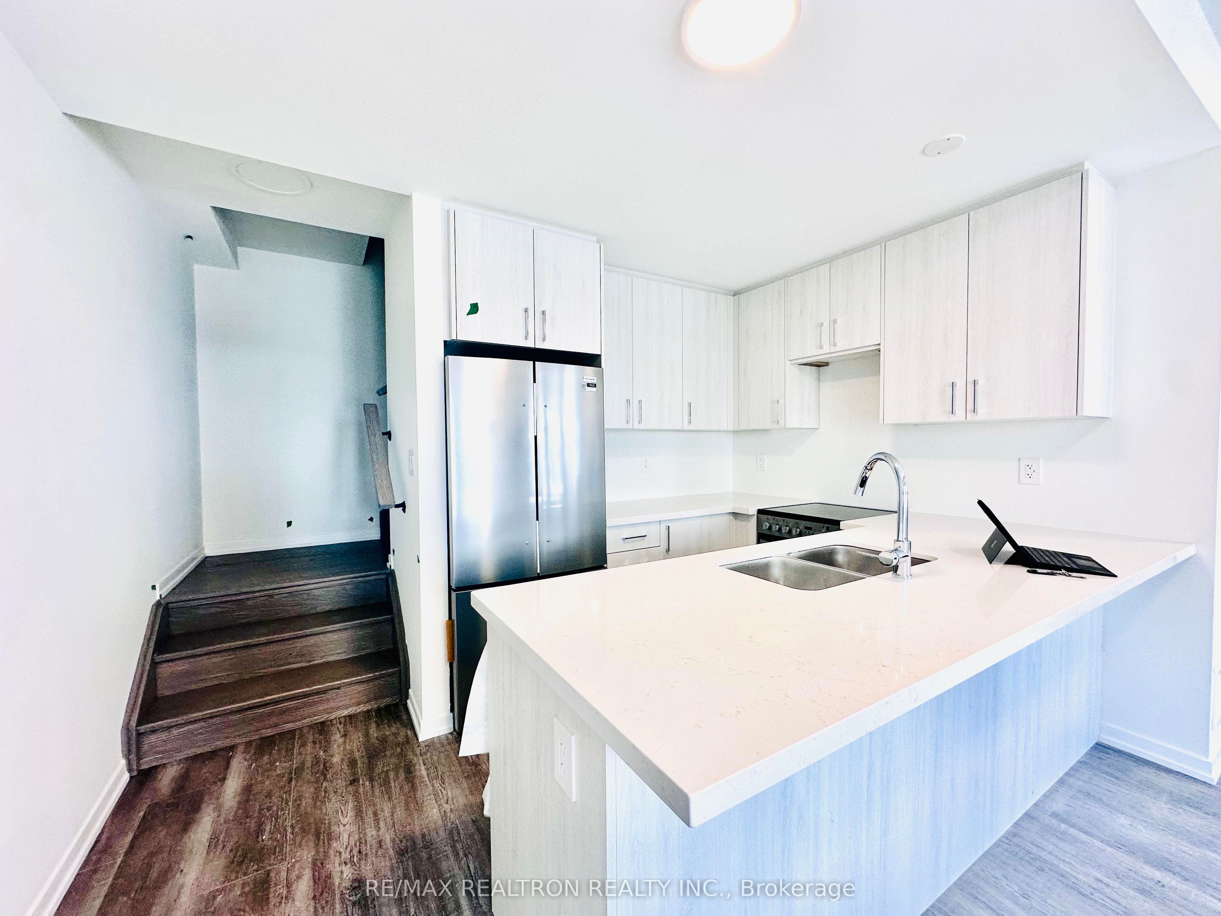 105 Matawin Lane, Richmond Hill, ON L4B 0H7 photo 3