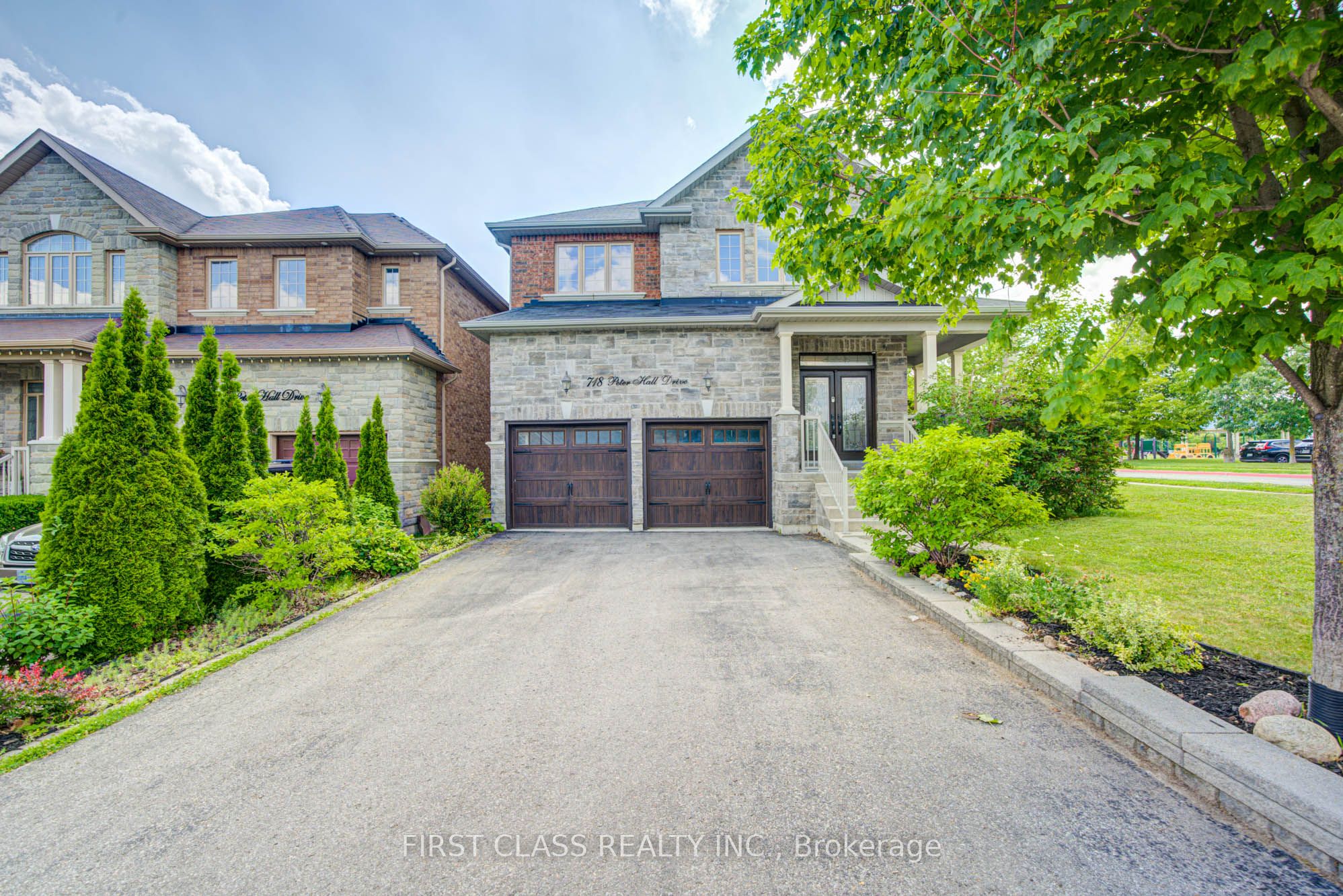 718 Peter Hall Drive, Newmarket, ON L3X 2T1