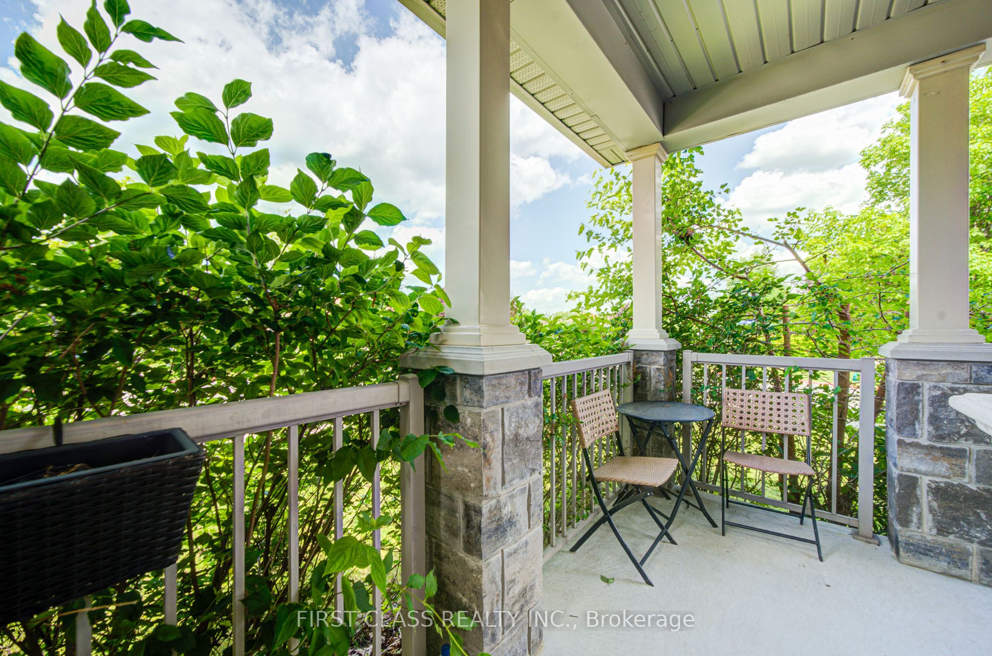 718 Peter Hall Drive, Newmarket, ON L3X 2T1 photo 3
