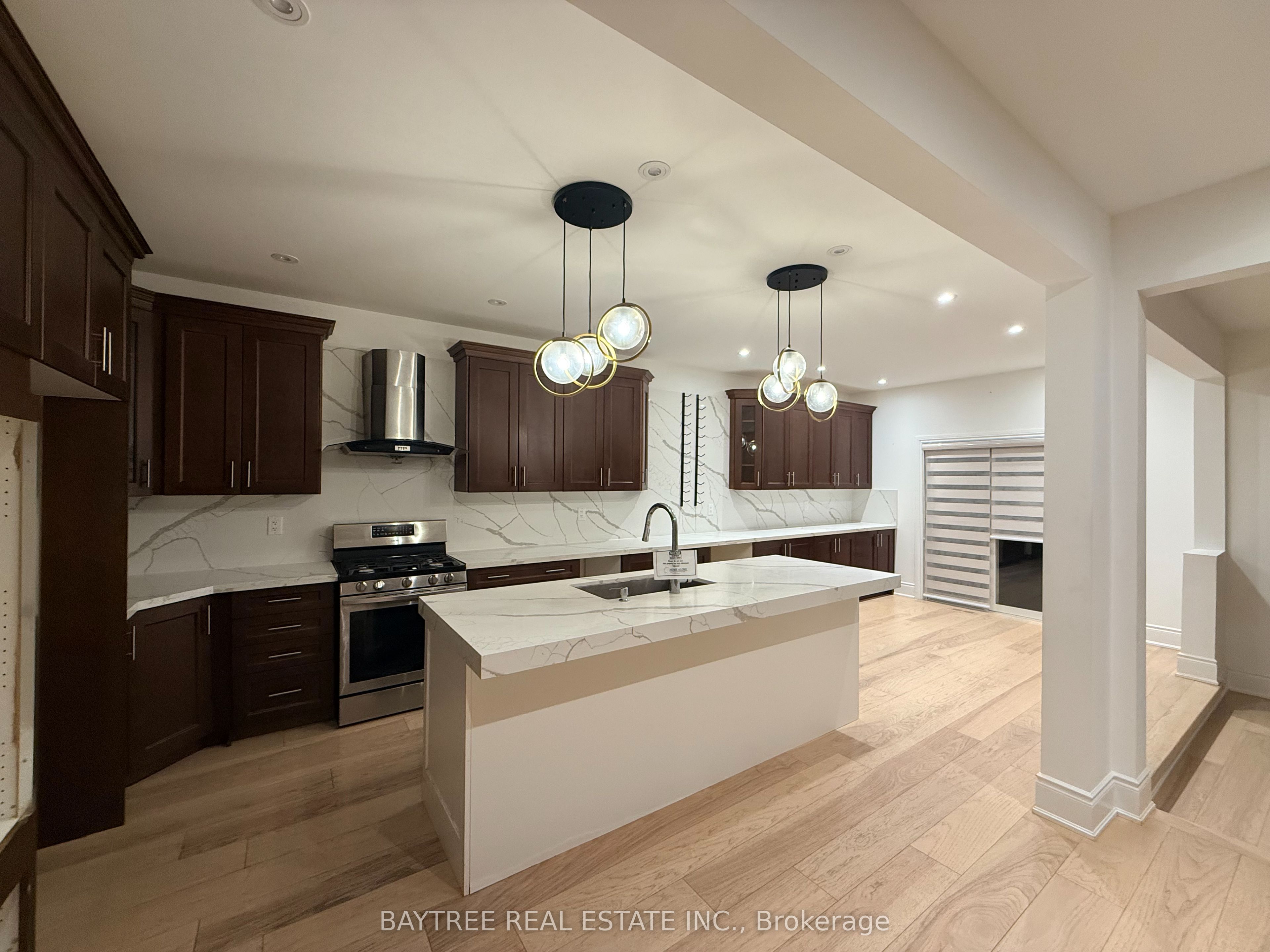 162 Bathurst Glen Drive, Vaughan, ON L4J 8Y8 photo 3