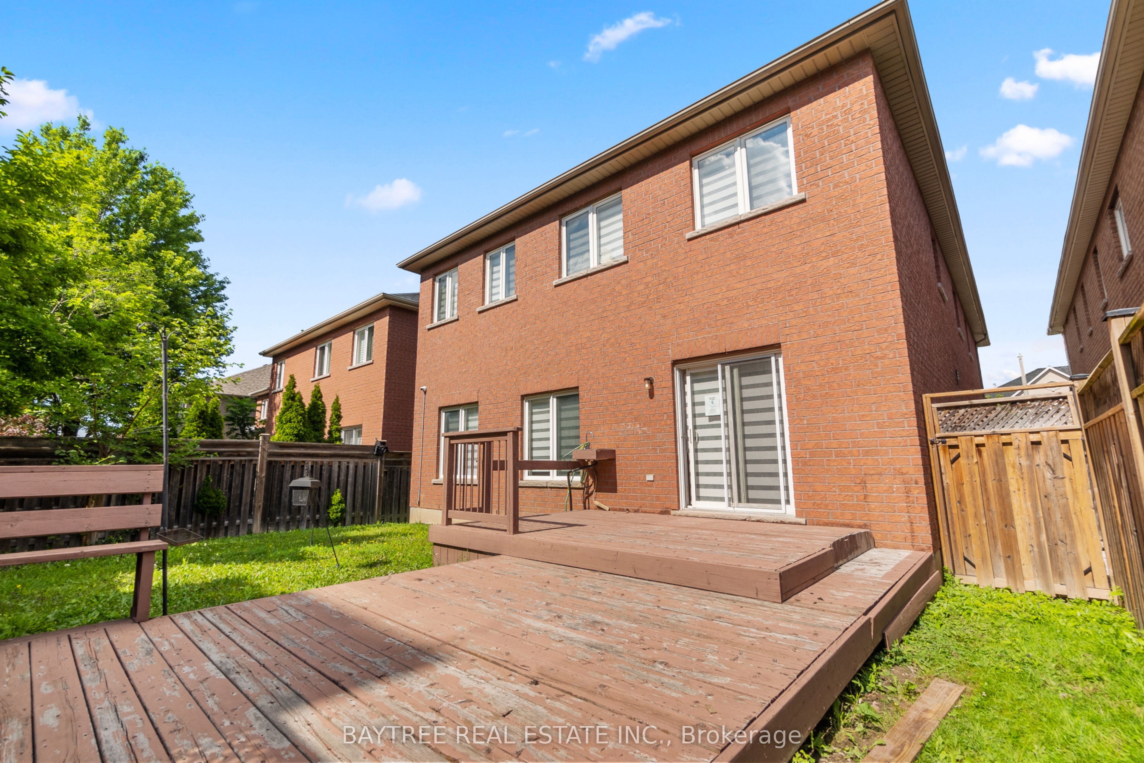 162 Bathurst Glen Drive, Vaughan, ON L4J 8Y8 photo 4