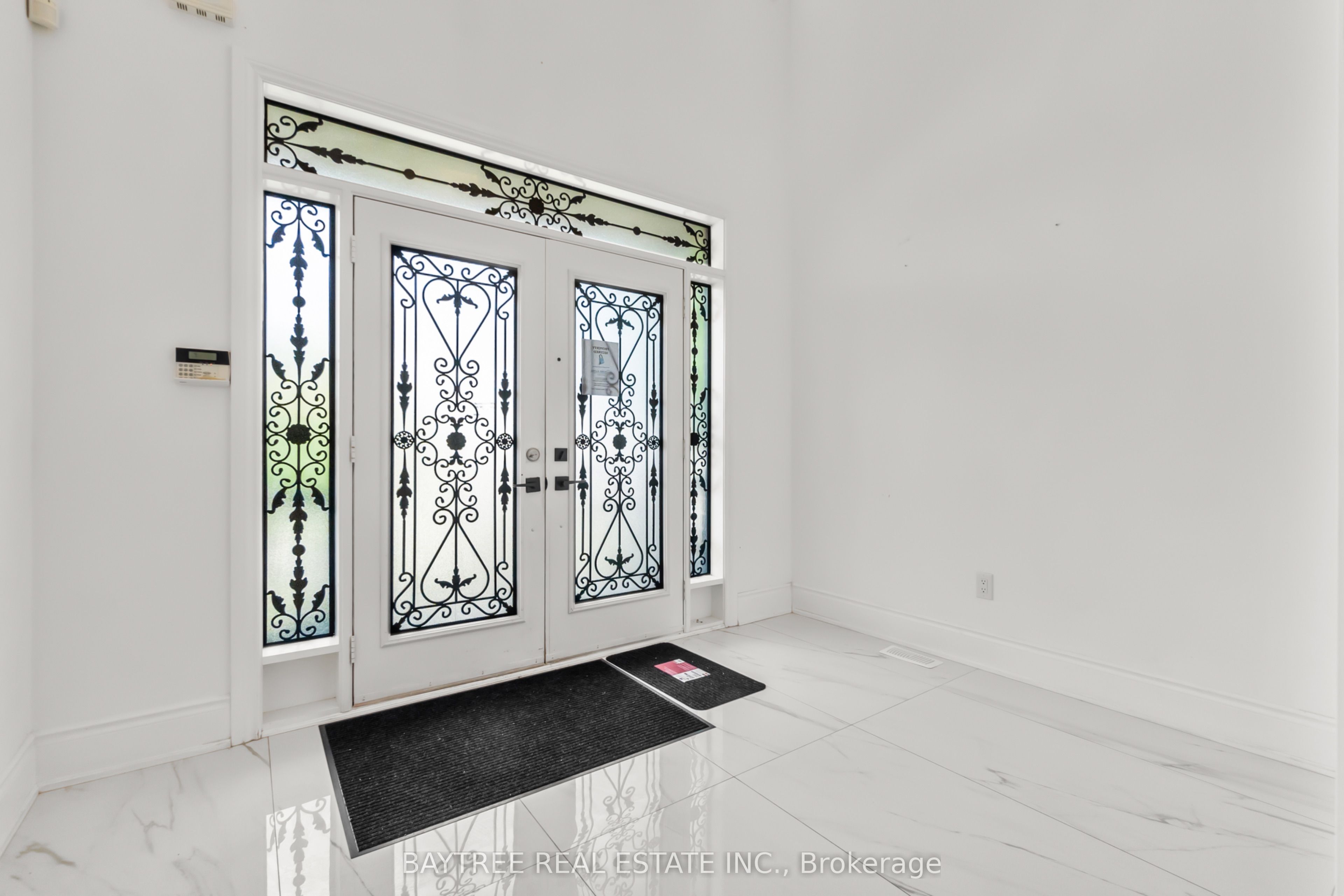 162 Bathurst Glen Drive, Vaughan, ON L4J 8Y8 photo 5