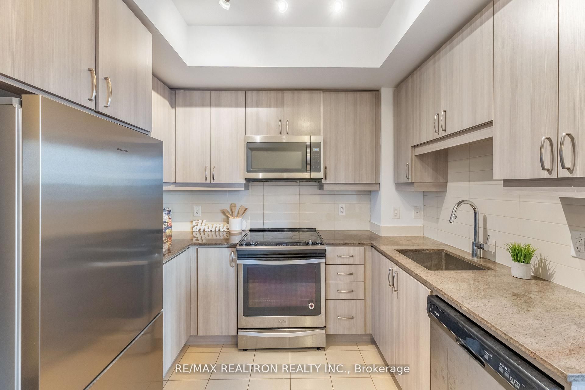 9205 Yonge Street 501, Richmond Hill, ON L4C 6Z2 photo 3