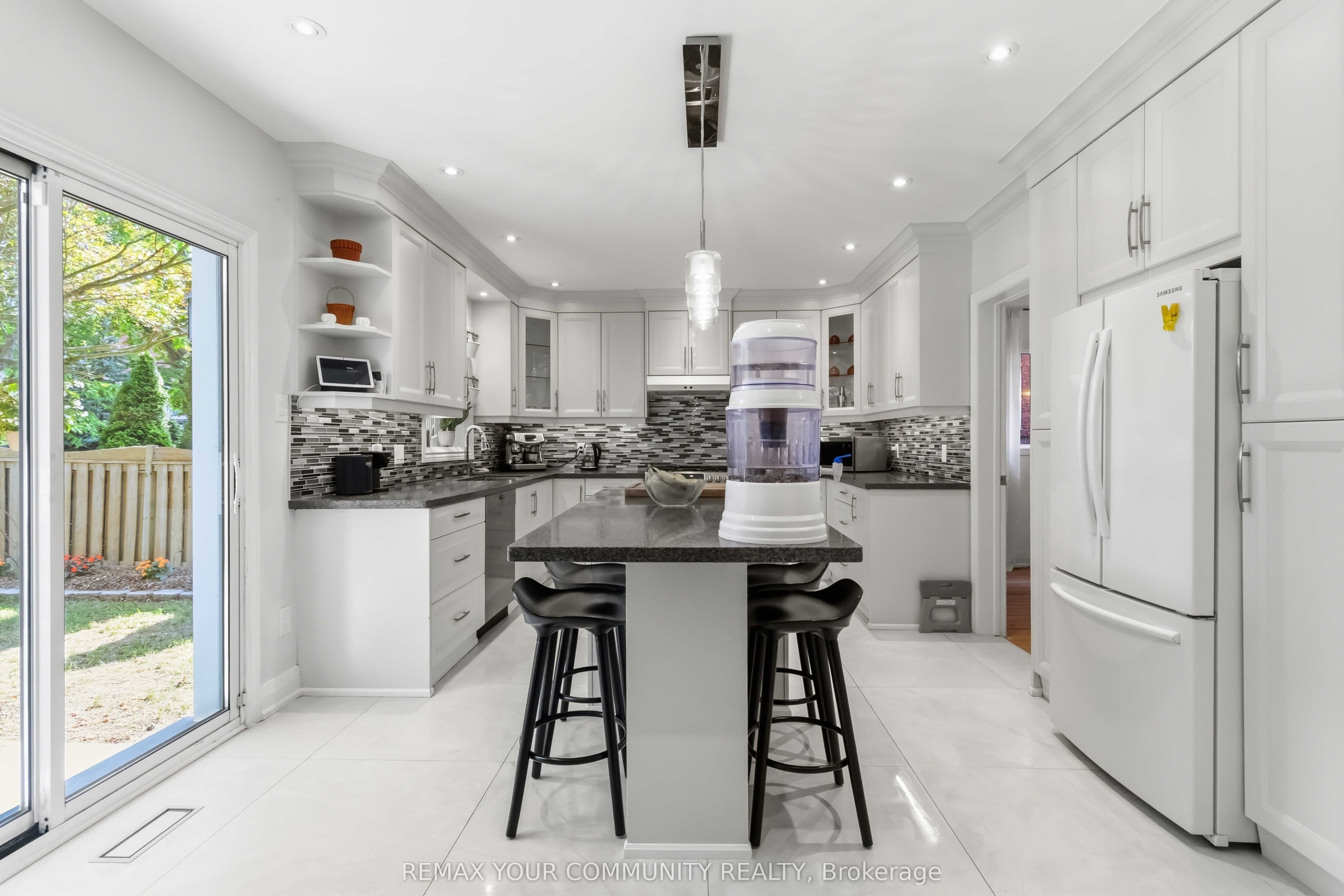 15 Klamath Court, Vaughan, ON L6A 2L7 photo 4
