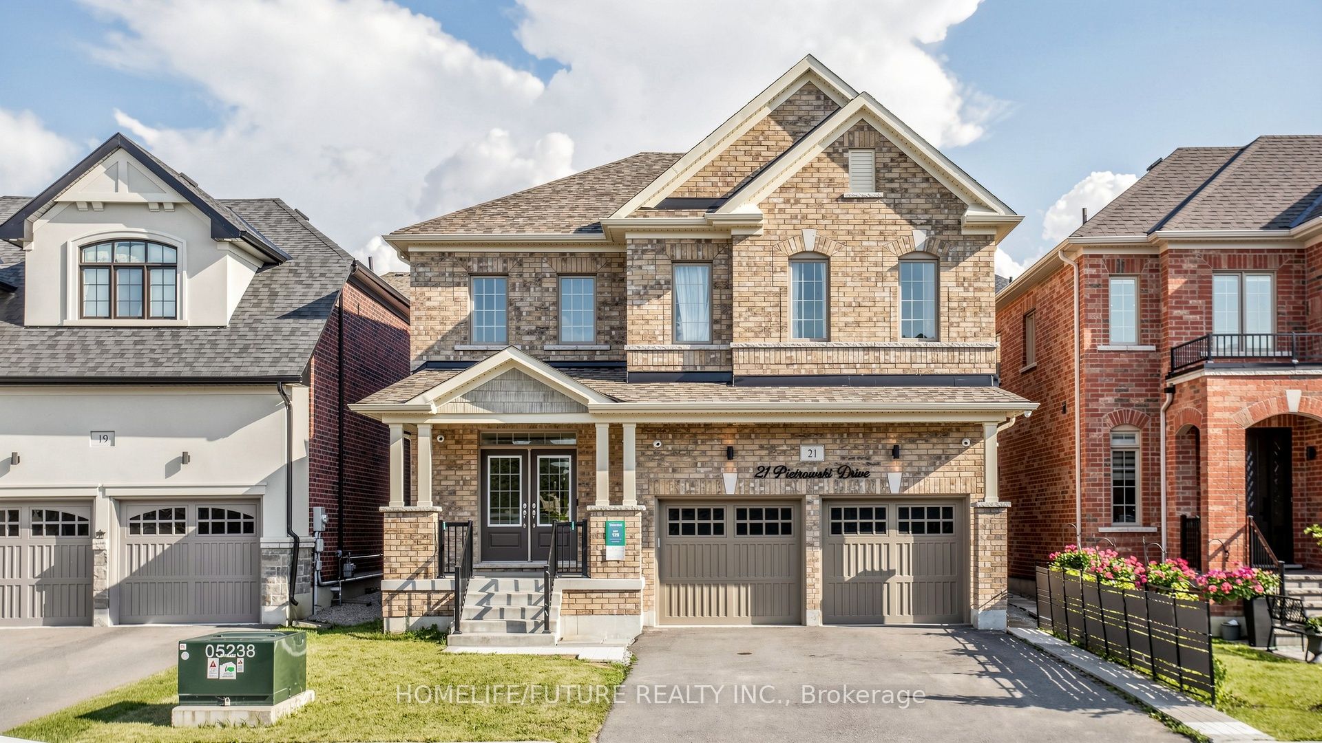 21 Pietrowski Drive, Georgina, ON L4P 0J7