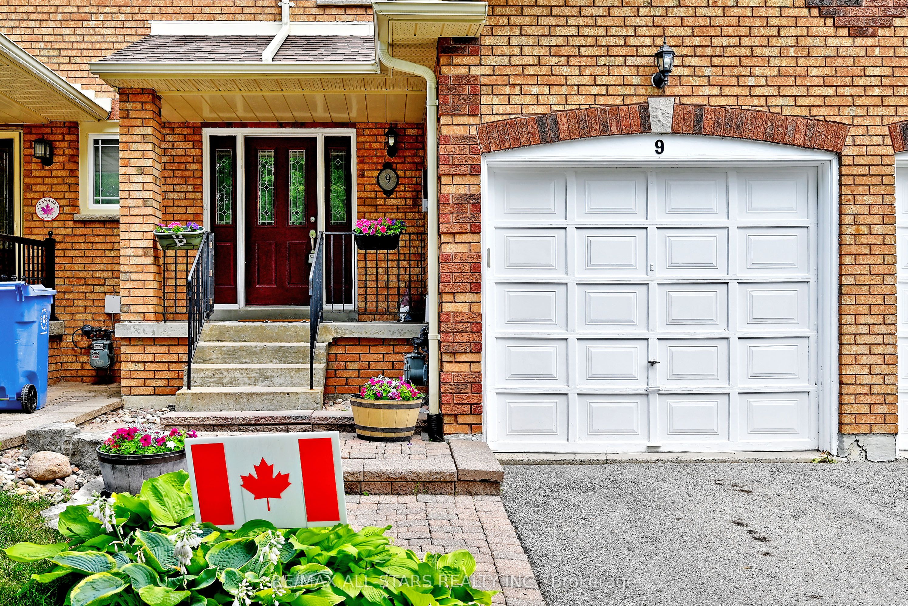 9 Opal Court, Whitchurch-Stouffville, ON L4A 8C2 photo 2