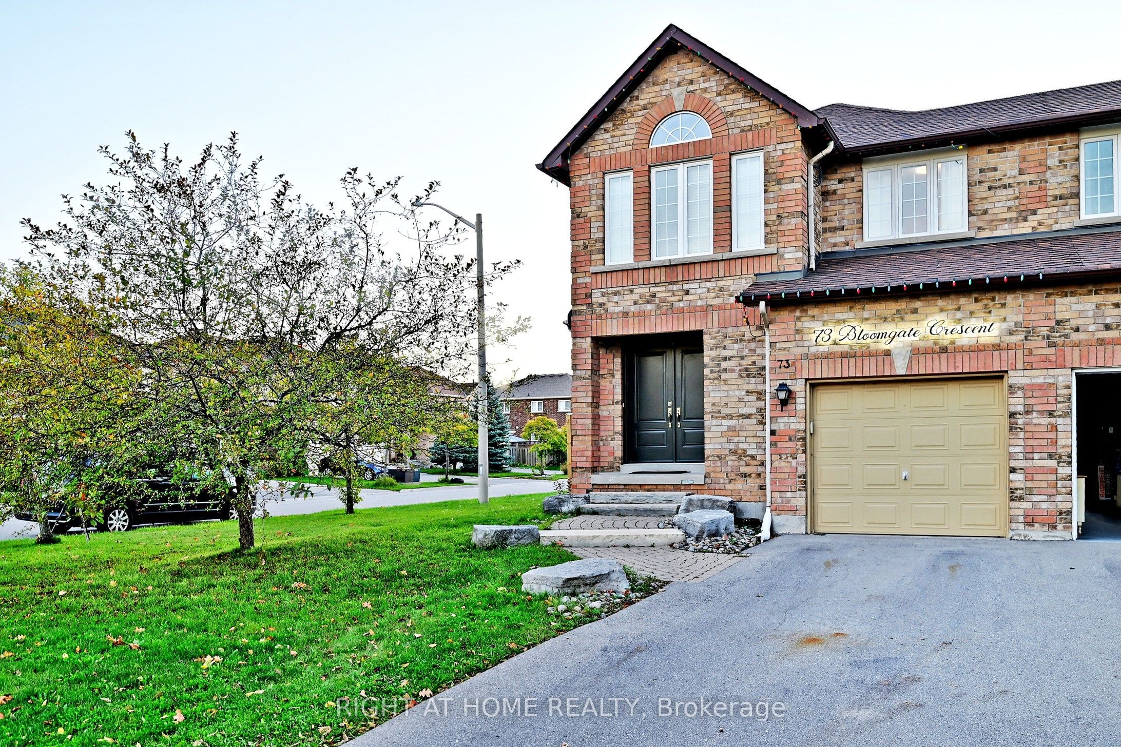 73 Bloomgate Crescent, Richmond Hill, ON L4E 3Z1 photo 2