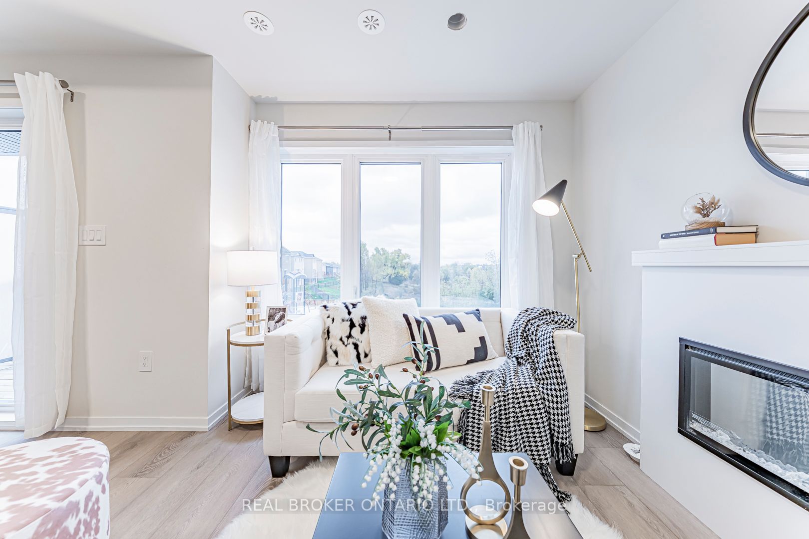152 Matawin Lane, Richmond Hill, ON L4B 0H8 photo 4