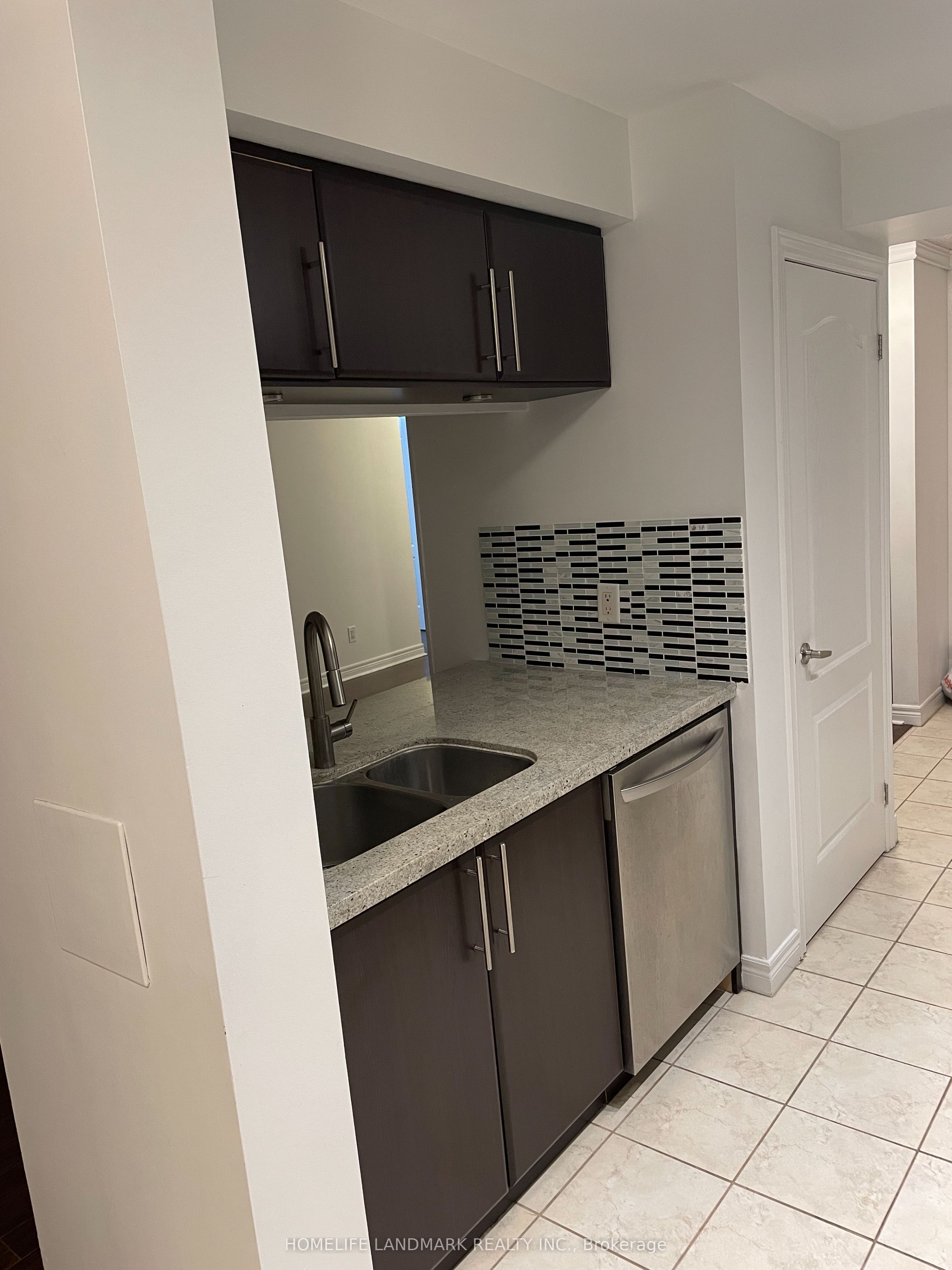 25 Times Avenue 203, Markham, ON L3T 7X5 photo 3