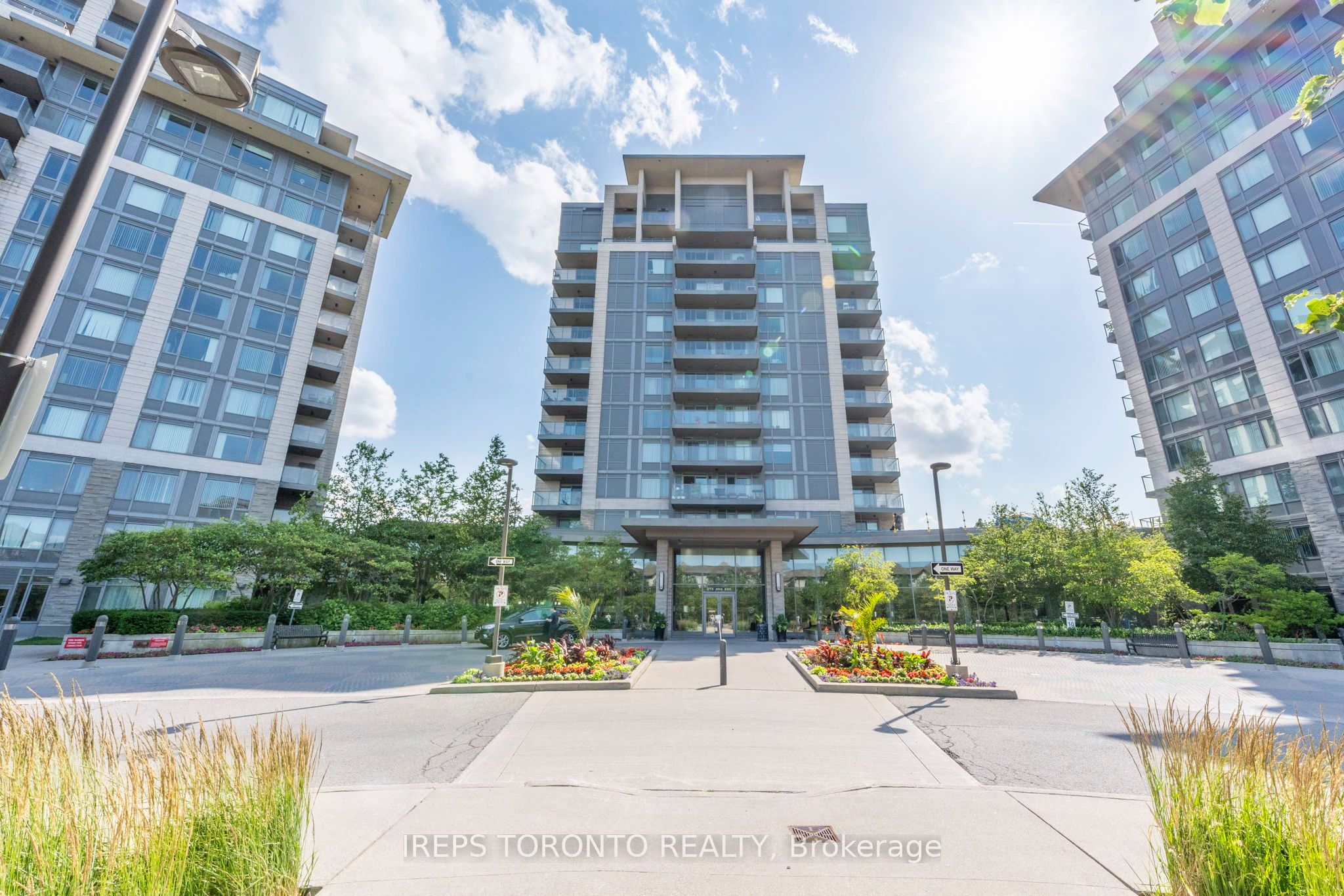233 South Park Road Ph01, Markham, ON L3T 0B3